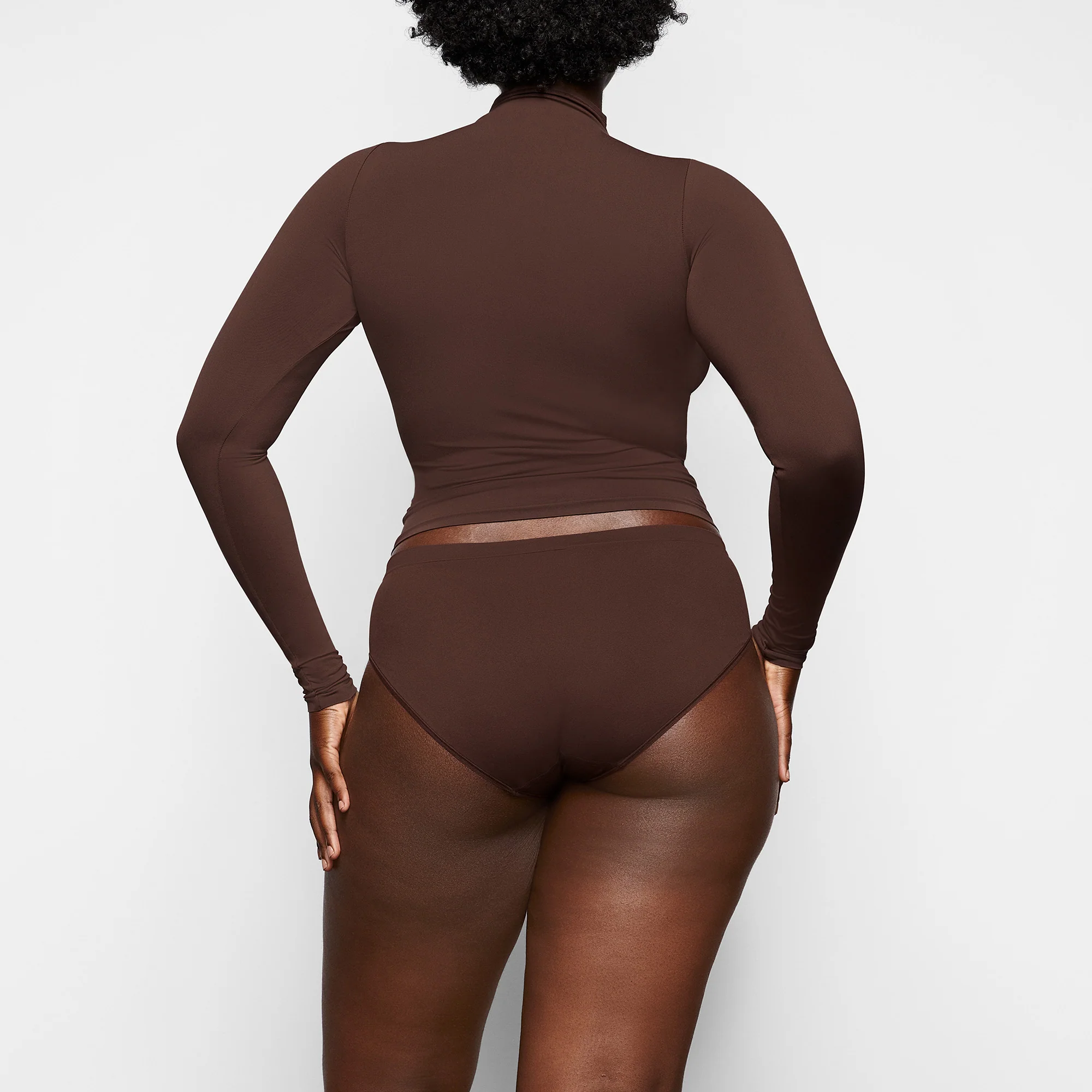 SOFT SMOOTHING SEAMLESS BRIEF | ONYX