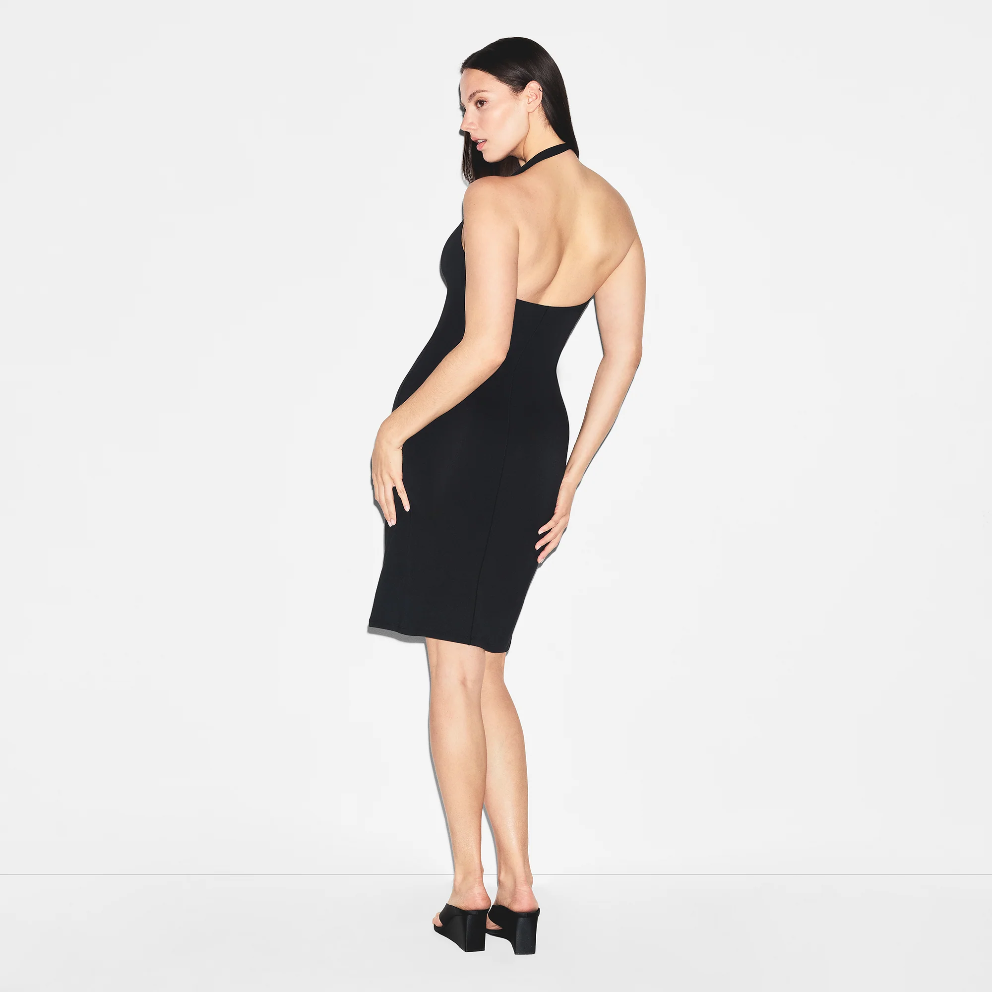 SMOOTH LAYERS PLUNGE HALTER MIDI DRESS | OBSIDIAN
