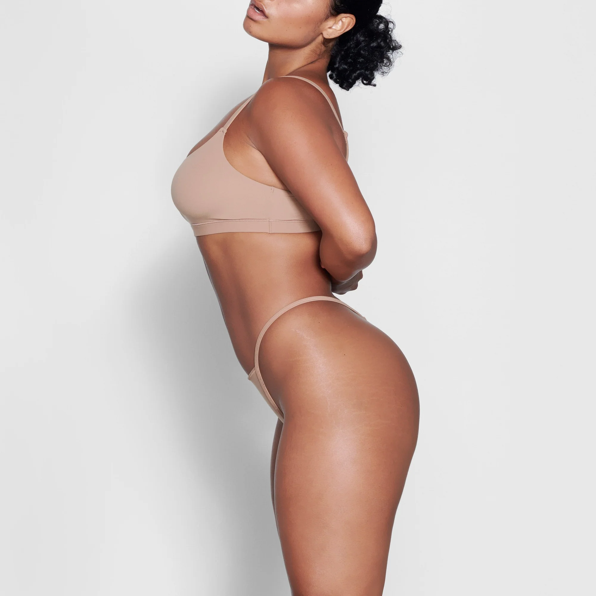 FITS EVERYBODY T-STRING THONG | TRUFFLE