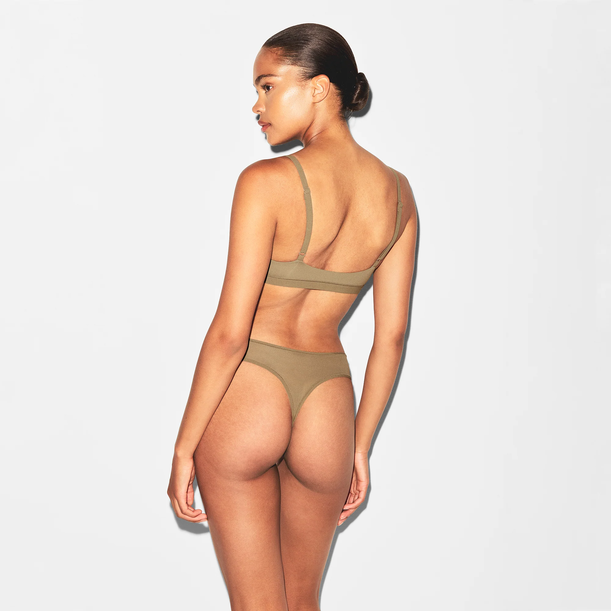 FITS EVERYBODY THONG | TRUFFLE