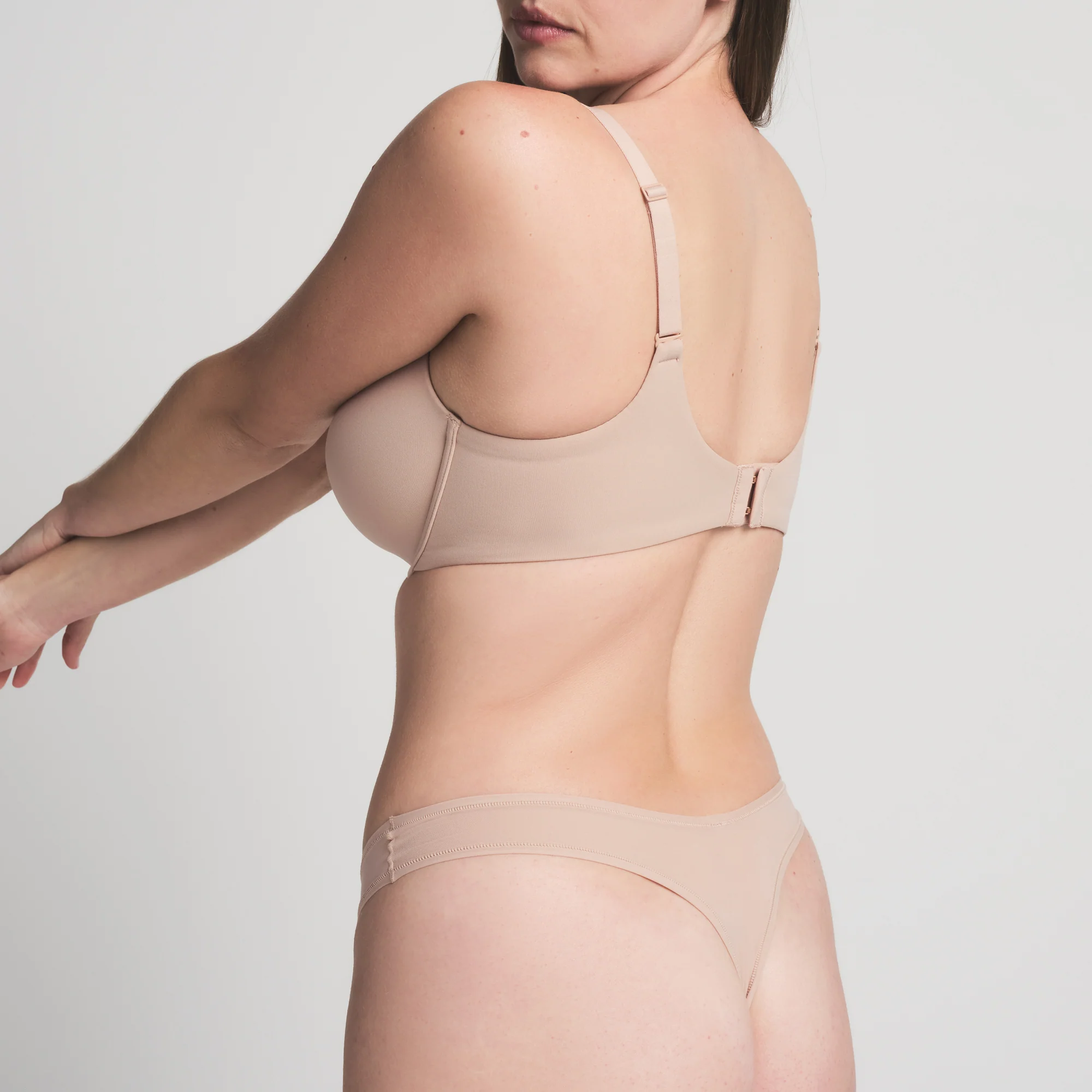 FITS EVERYBODY T-SHIRT BRA | ONYX