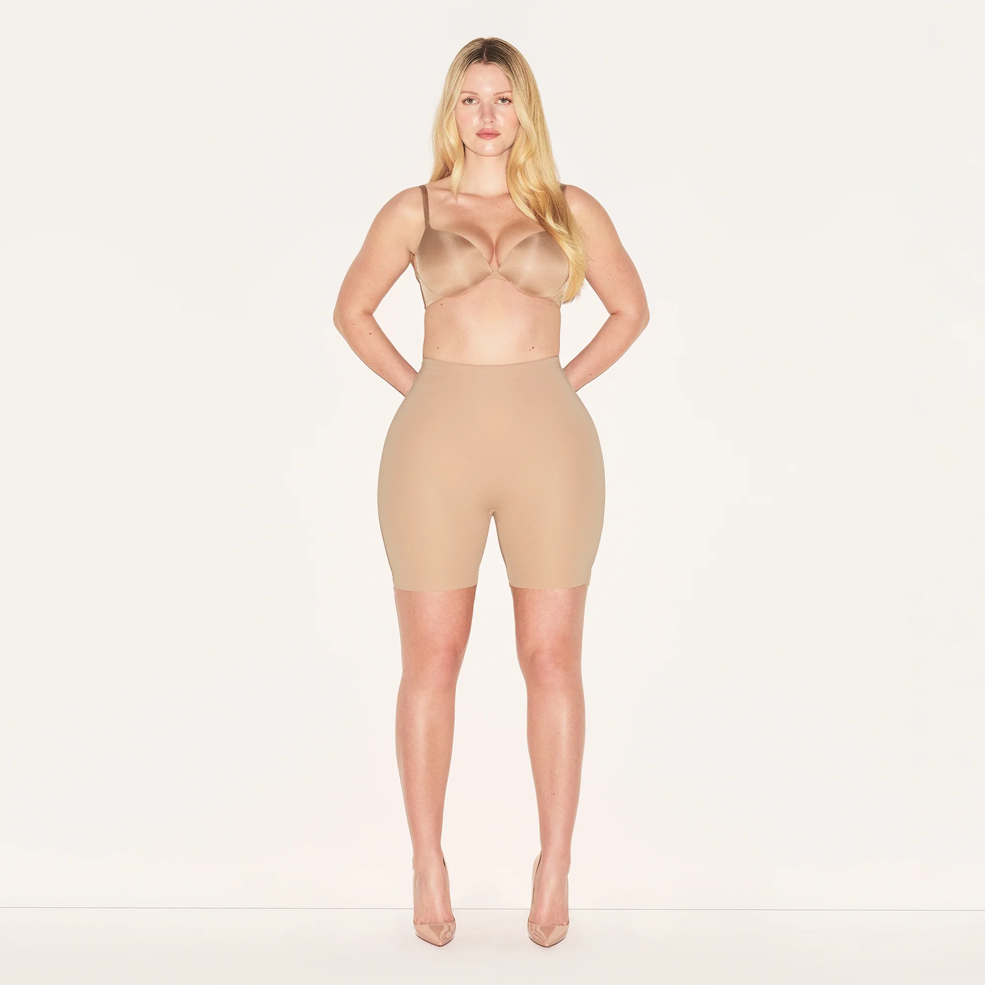 SKIMS BODY HIP ENHANCING PADDED SHORT | CLAY