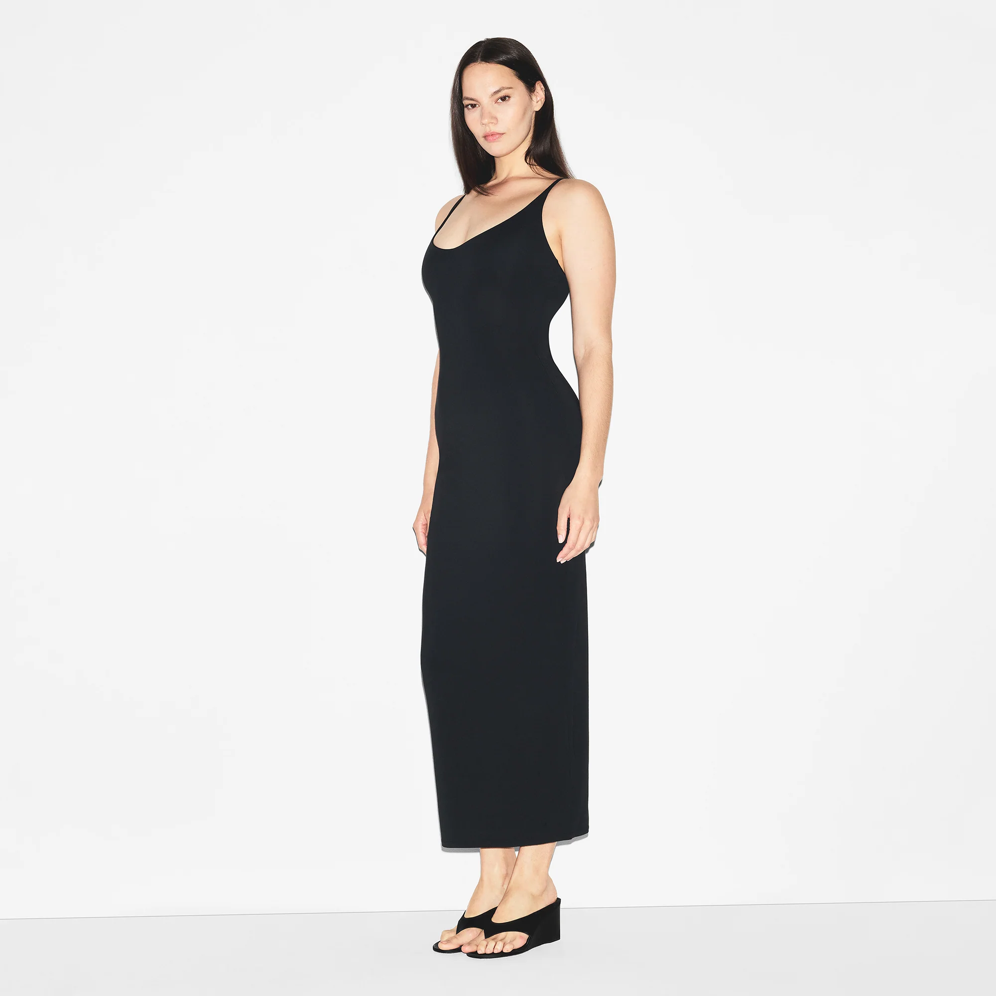 SMOOTH LAYERS SCOOP NECK LONG DRESS | OBSIDIAN
