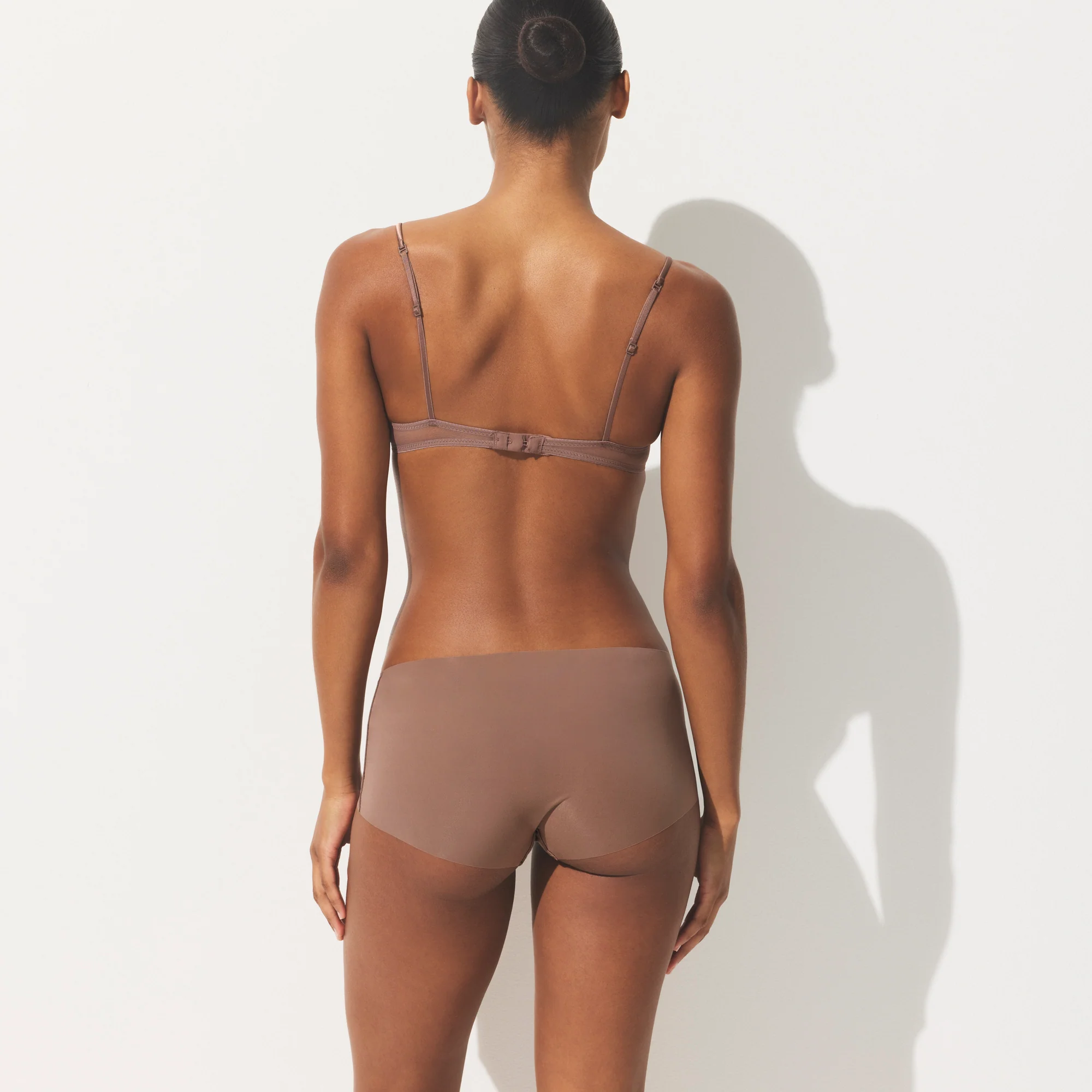 INVISIBLE BOY SHORT | UMBER