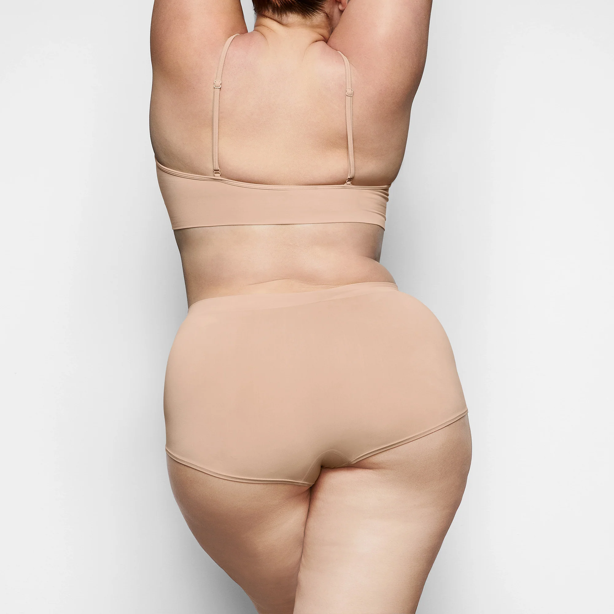 SOFT SMOOTHING SEAMLESS BOY SHORT | ONYX