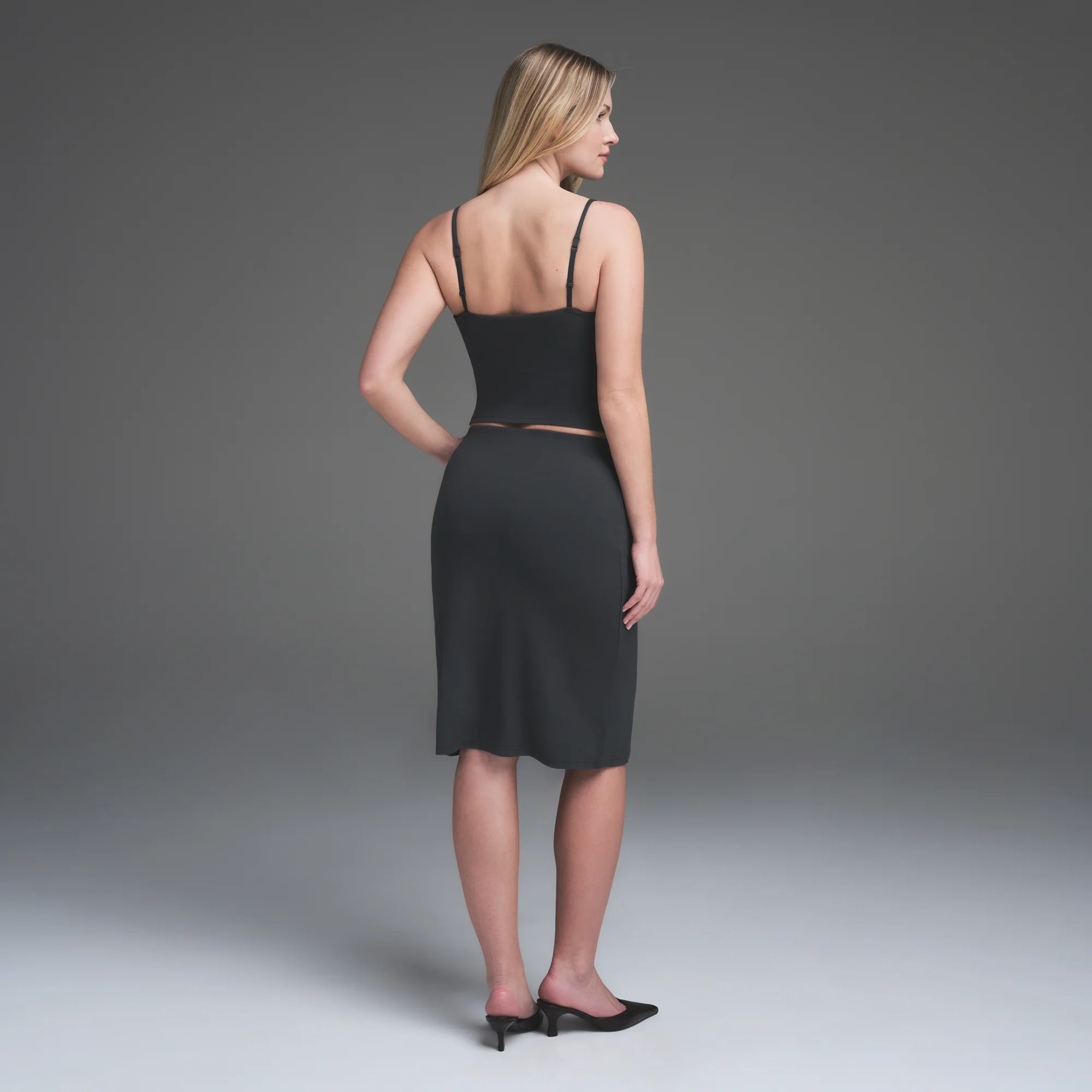 SMOOTH LAYERS SCOOP NECK CAMI | GRAPHITE