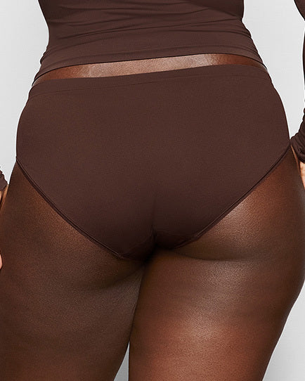 SOFT SMOOTHING SEAMLESS BRIEF | ONYX