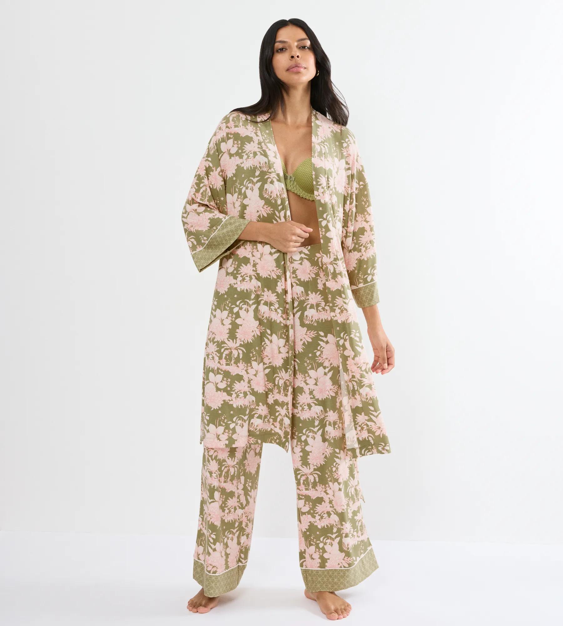 Aura Spotlight  Robes