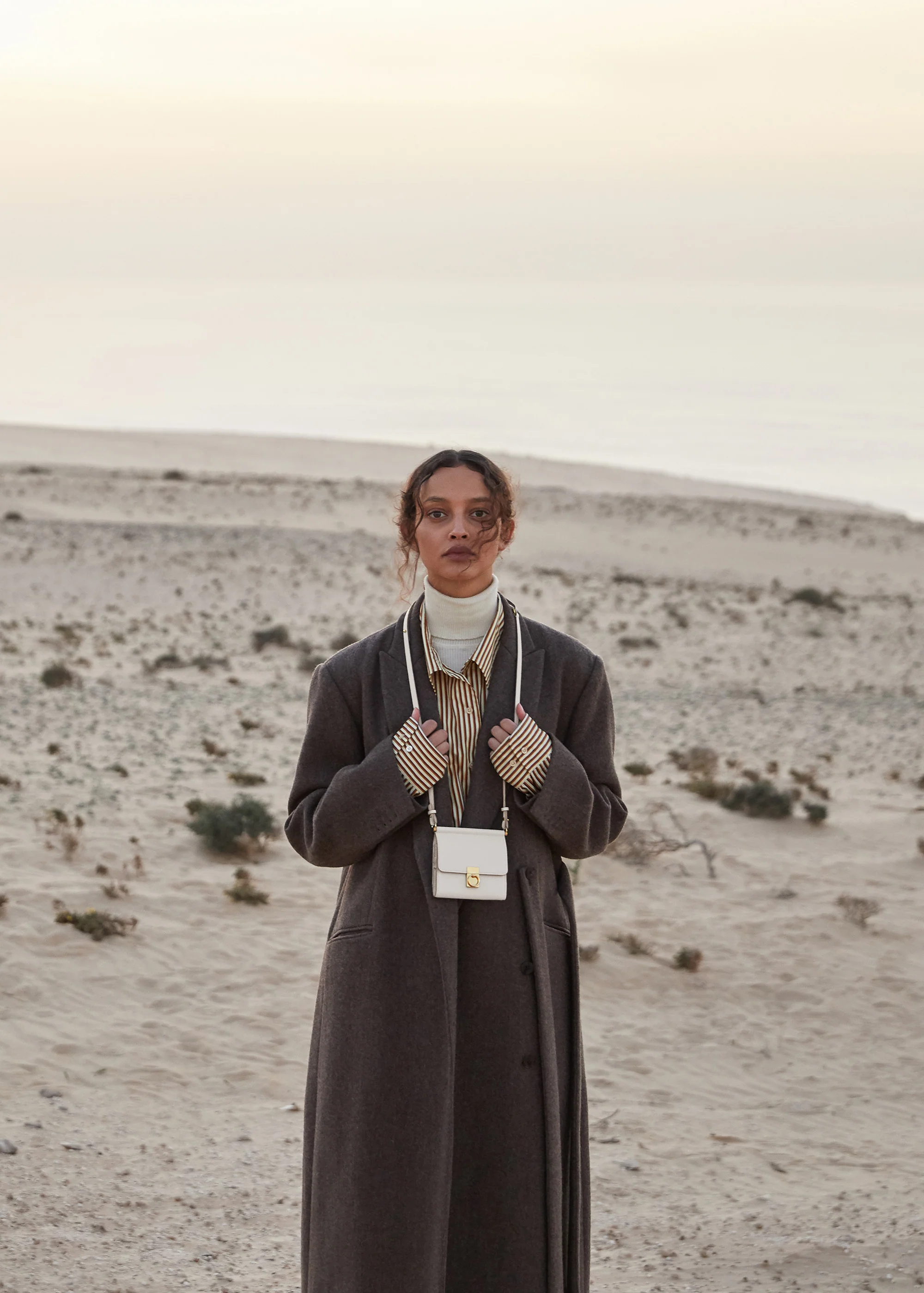 Numéro Sept Crossbody Wallet - Textured Chalk