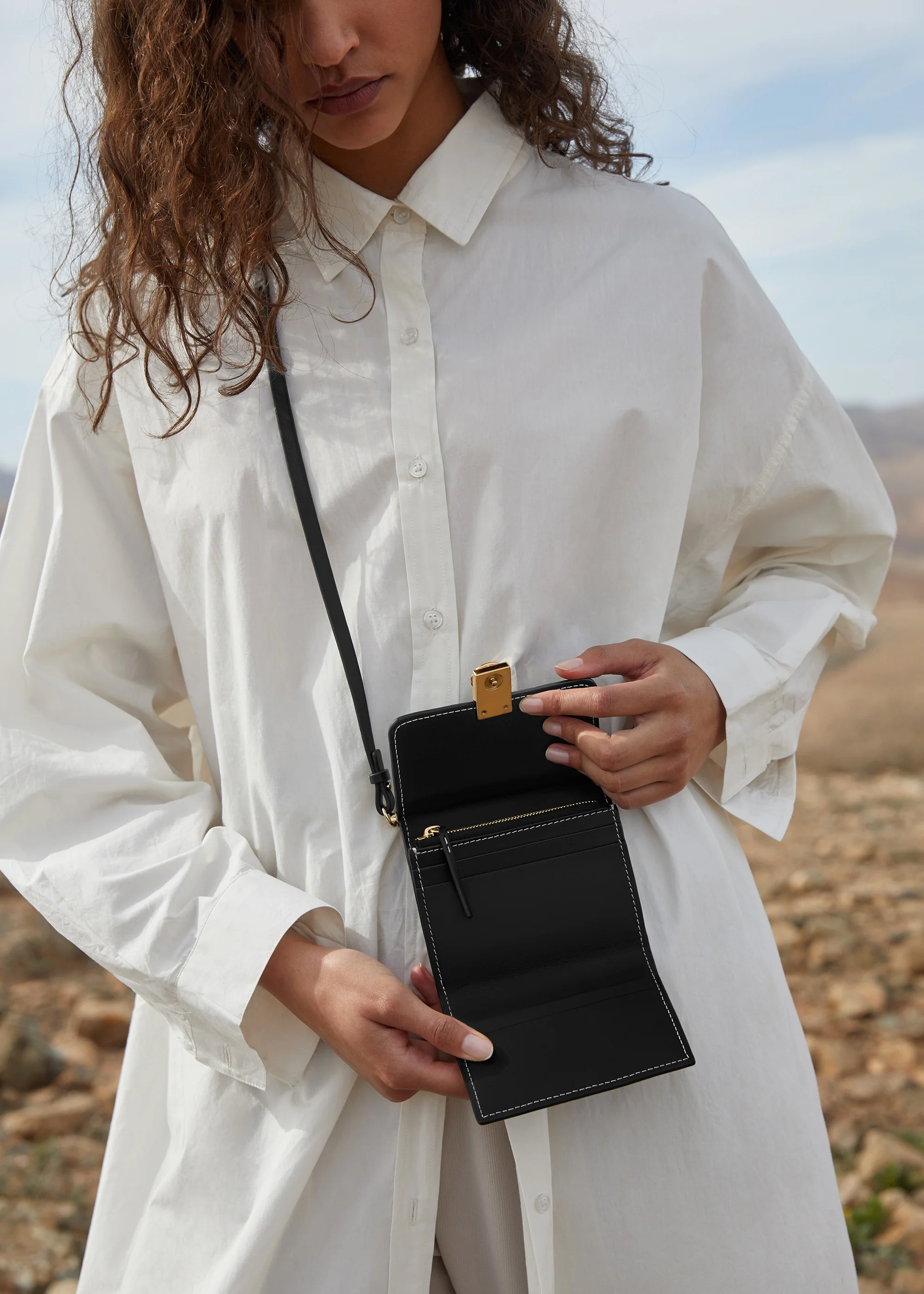 Numéro Sept Crossbody Wallet - Smooth Black