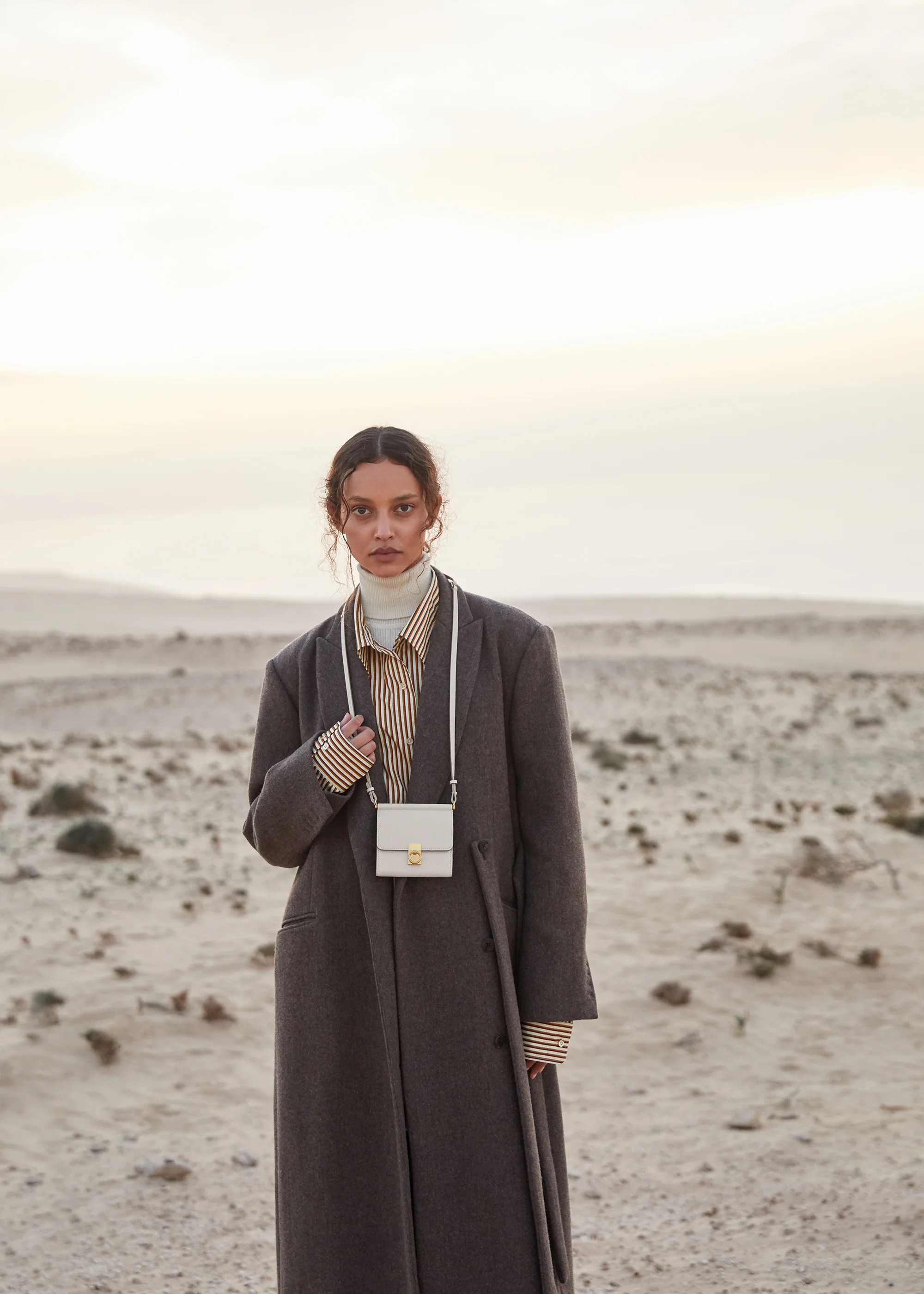 Numéro Sept Crossbody Wallet - Textured Chalk