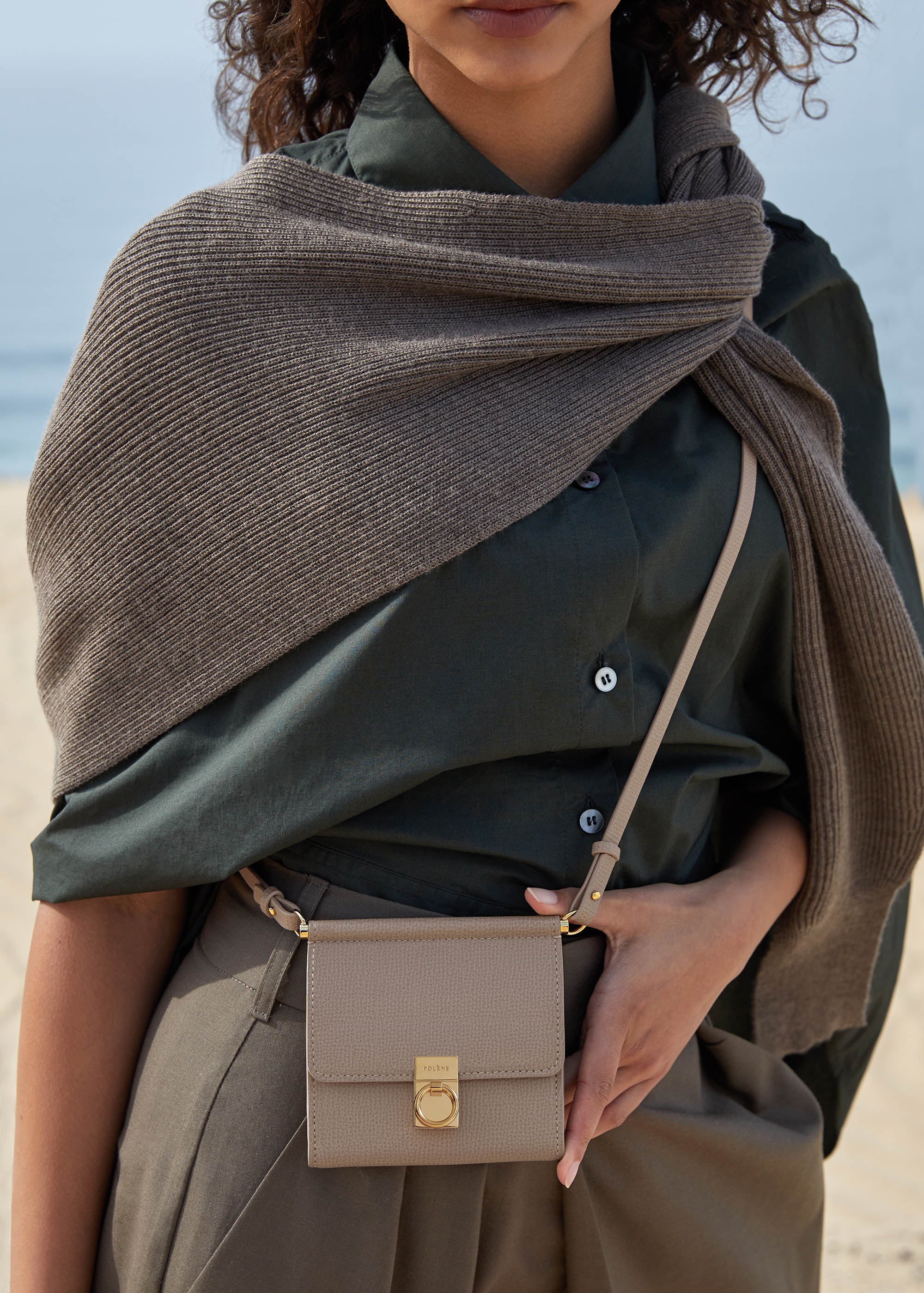 Numéro Sept Crossbody Wallet - Textured Taupe