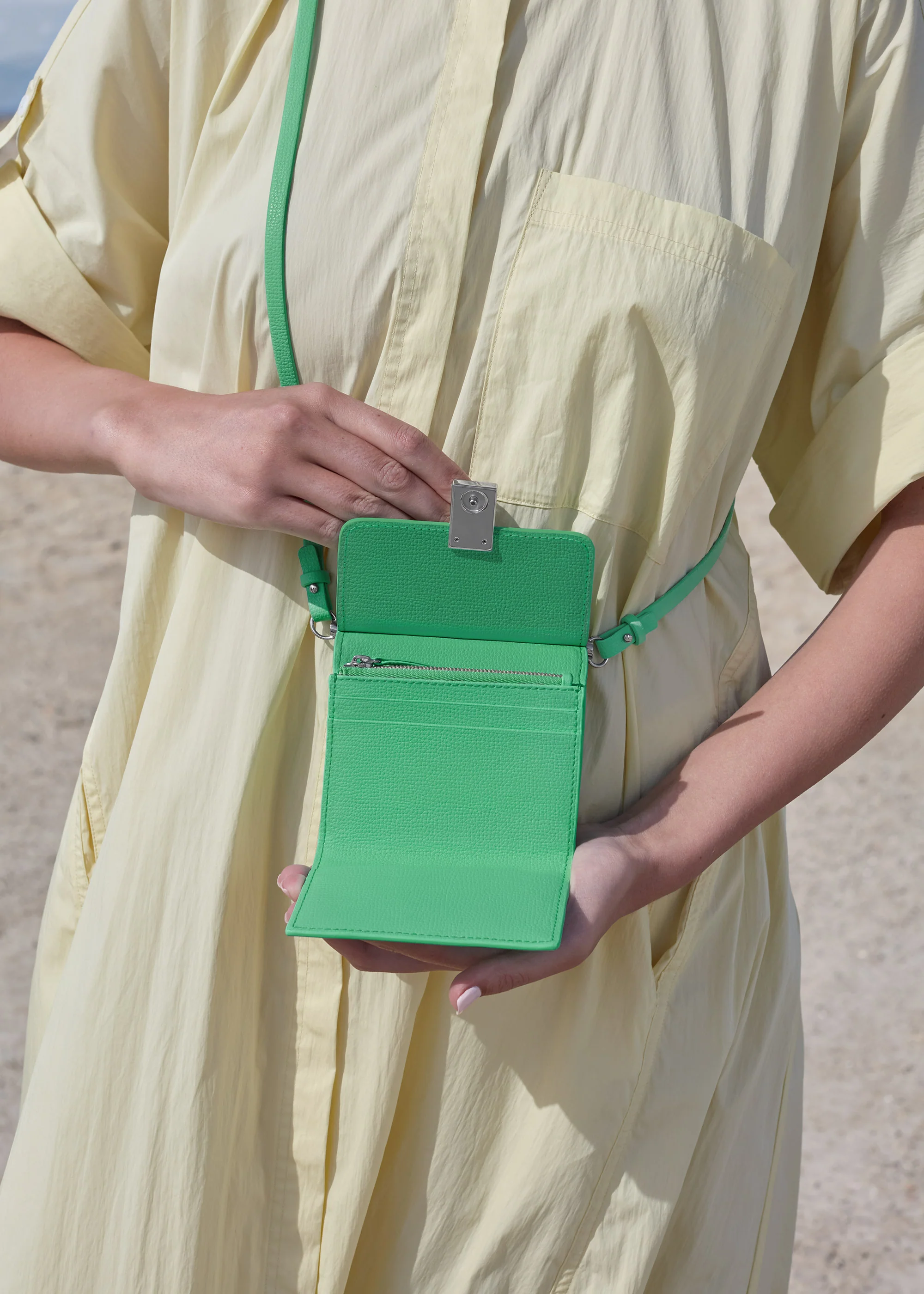 Numéro Sept Crossbody Wallet - Textured Chlorophyl