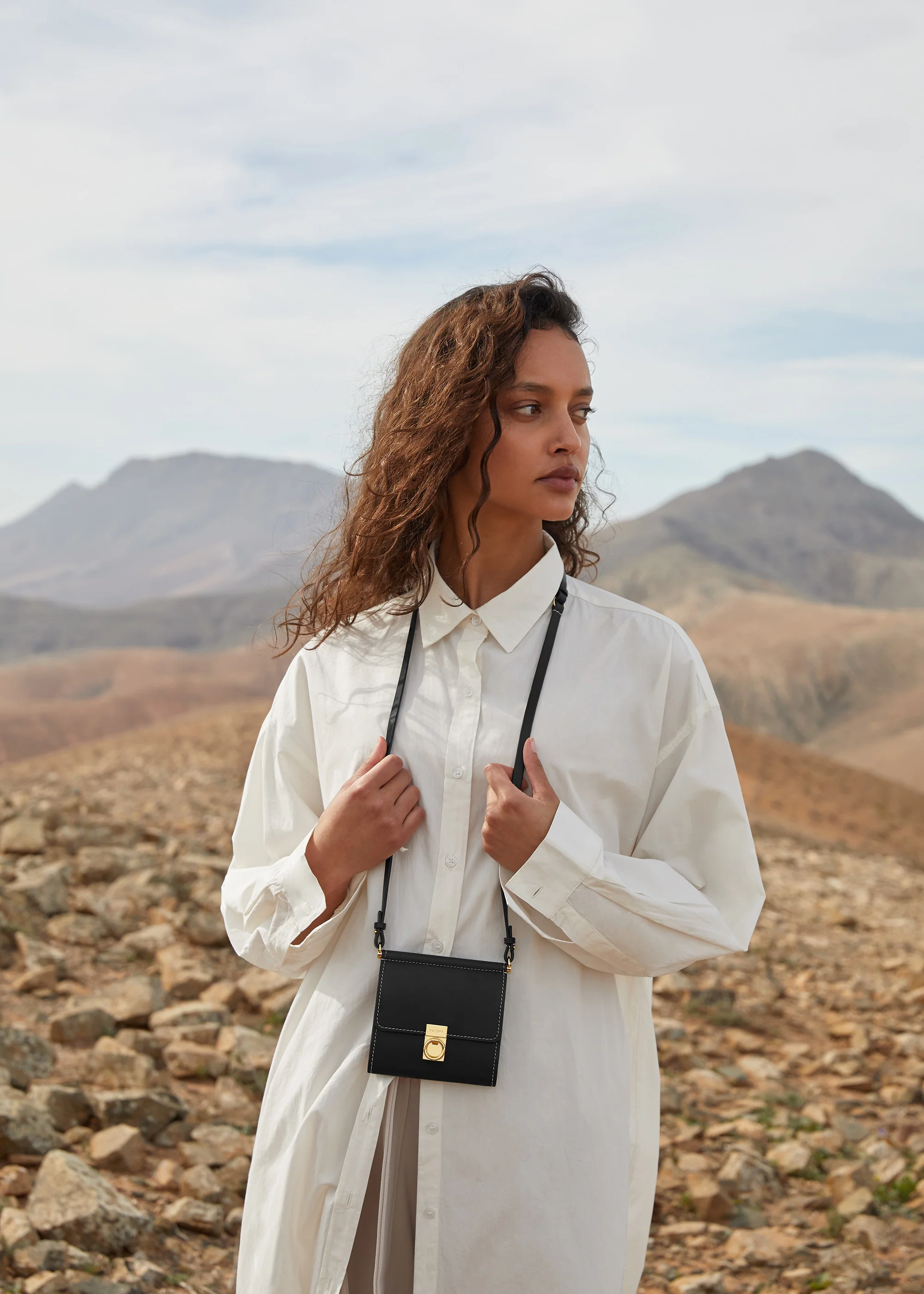 Numéro Sept Crossbody Wallet - Smooth Black