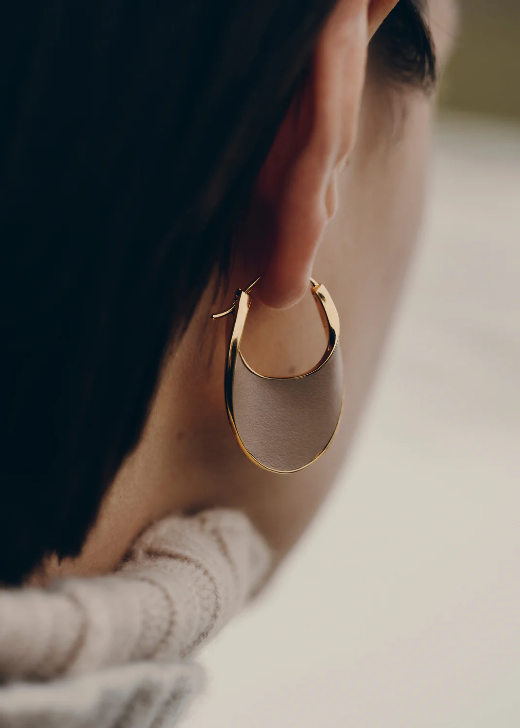 Éole Slim Hoop Earrings-Edition Taupe Leather