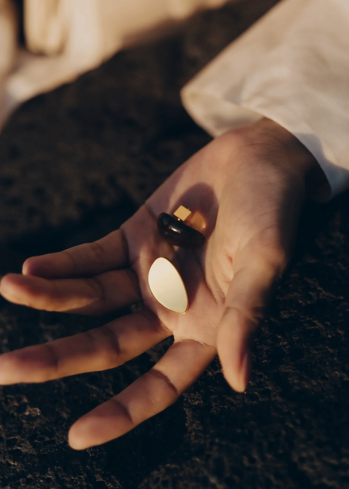 Stud Earrings Naé-Edition Smoked glass