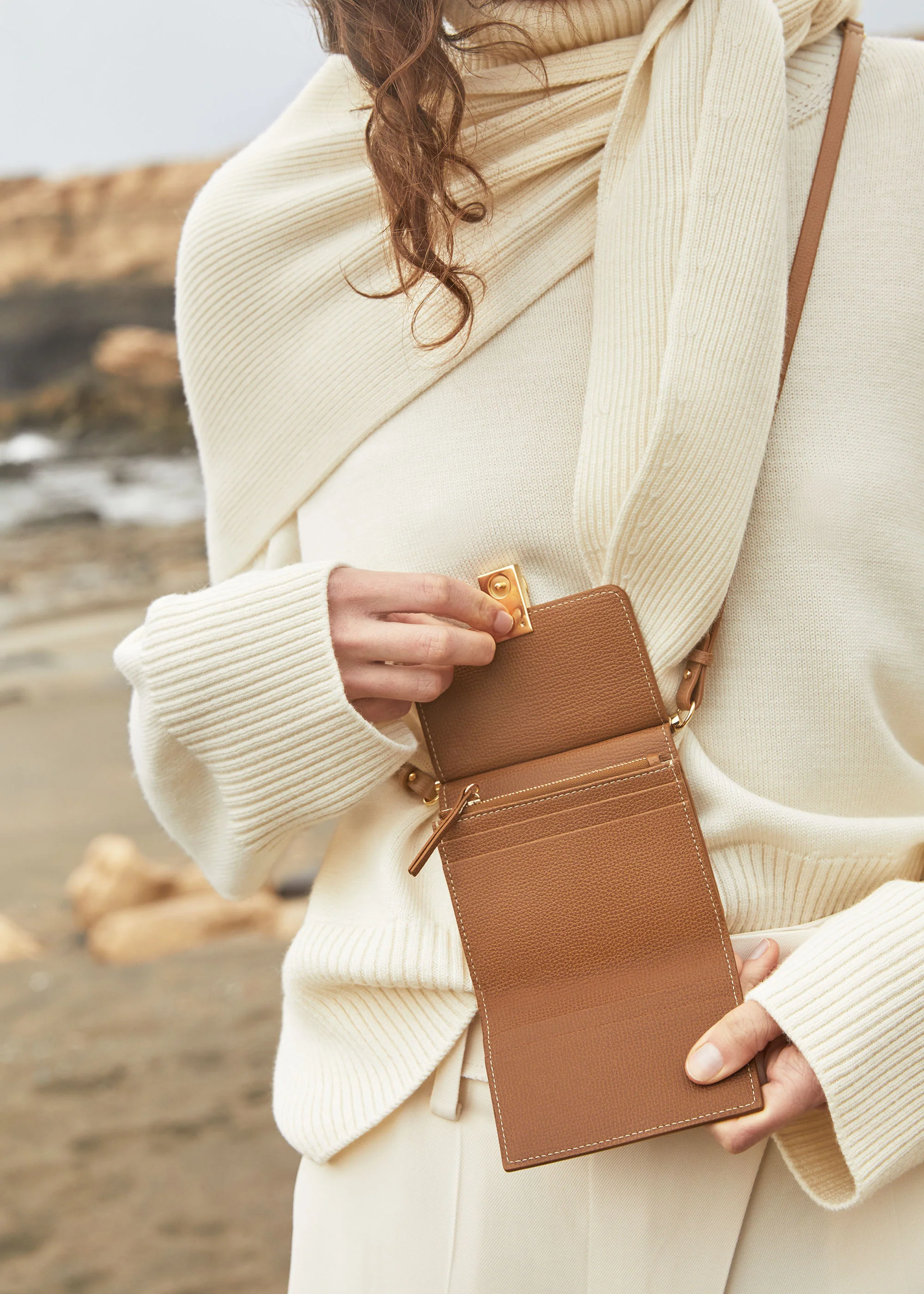 Numéro Sept Crossbody Wallet - Textured Camel