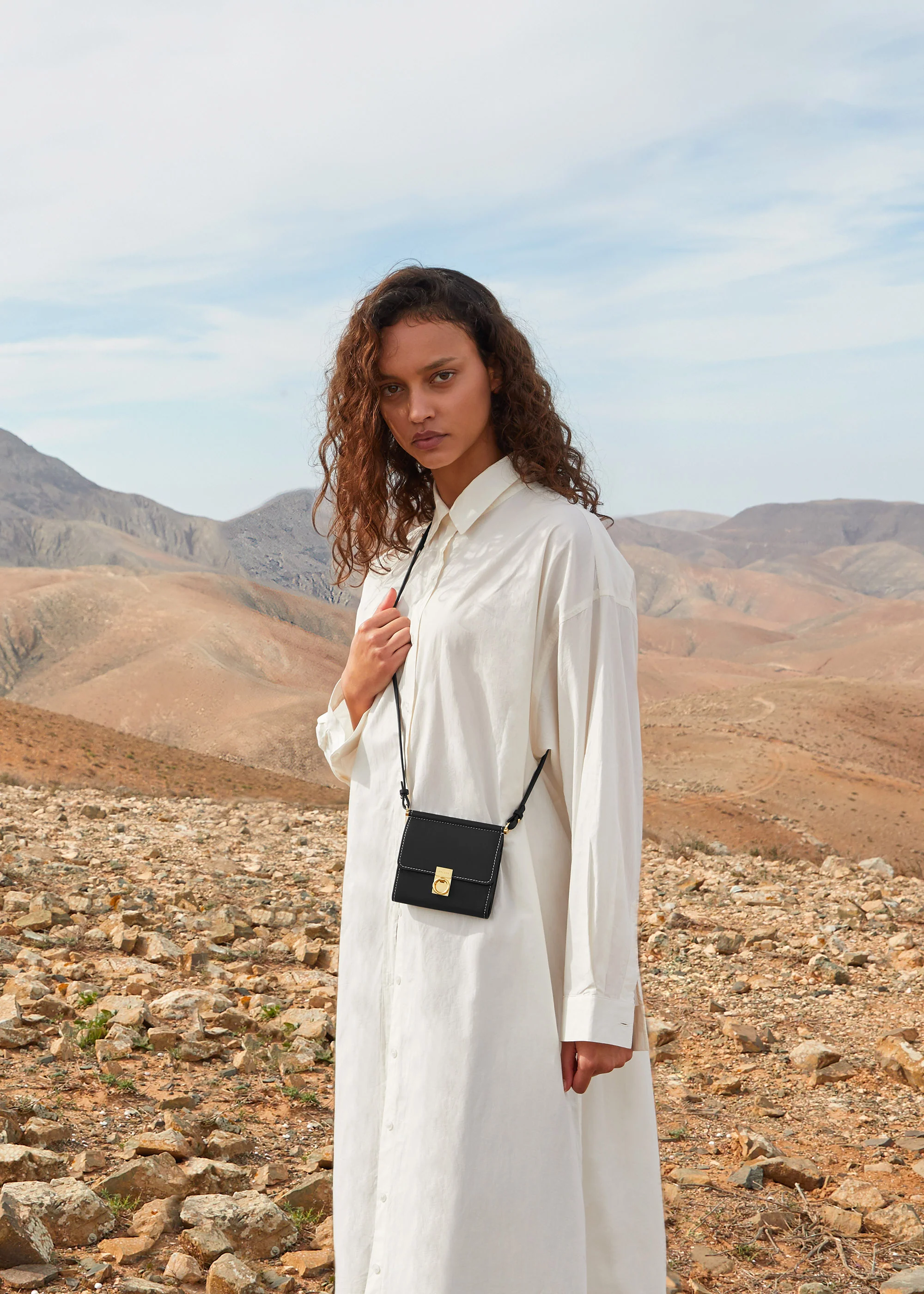 Numéro Sept Crossbody Wallet - Smooth Black