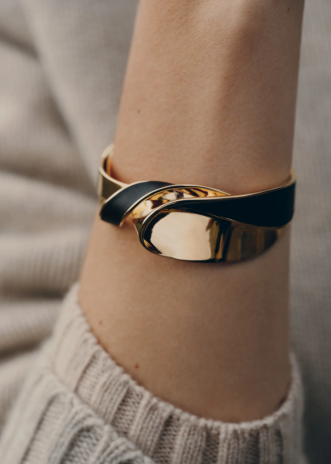 Éole Cuff-Edition Black Leather