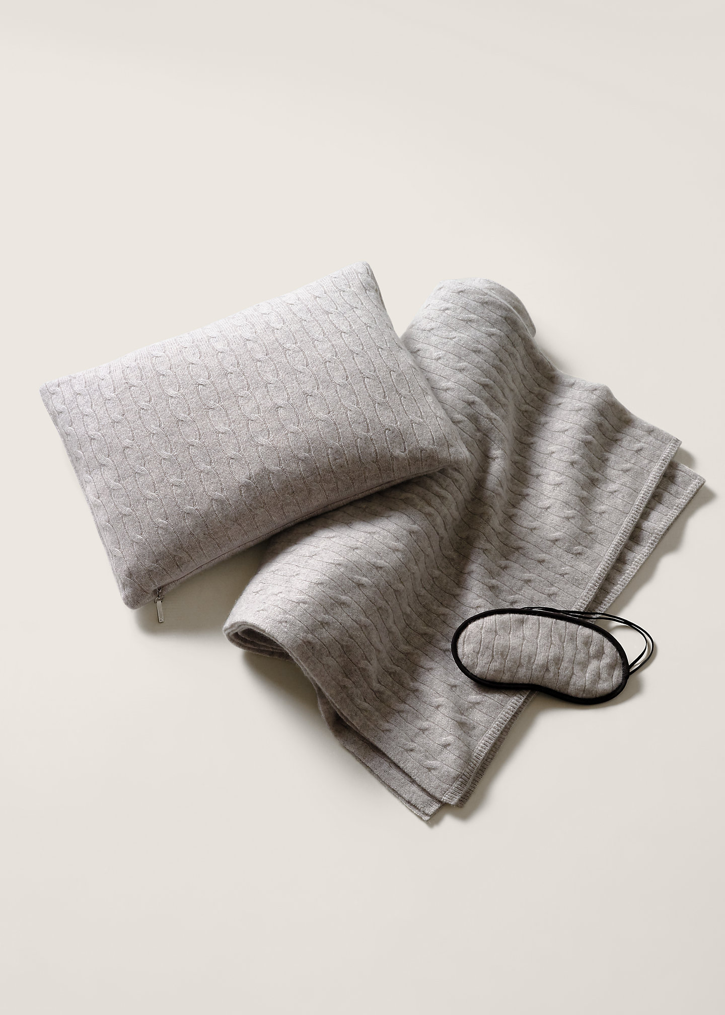 Iconic Cable Cashmere Travel Gift Set