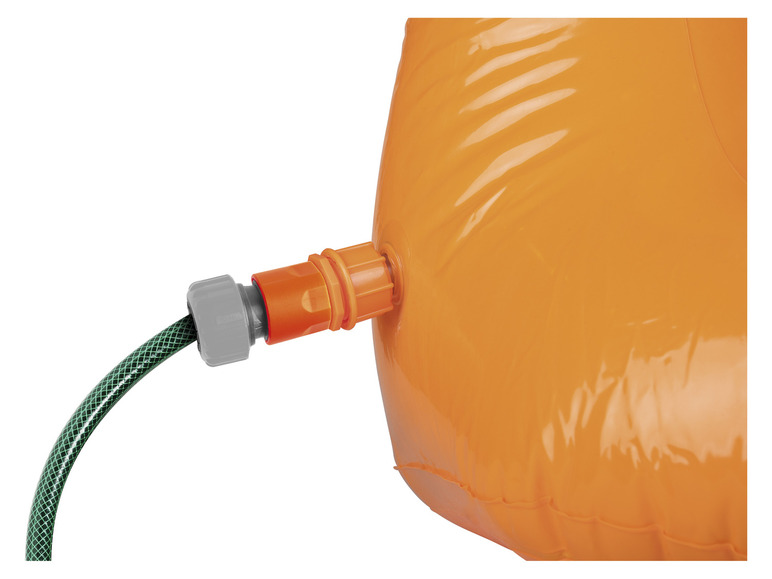 Playtive Wasserrutsche, aufblasbar, mit Sprinkler im Bogen