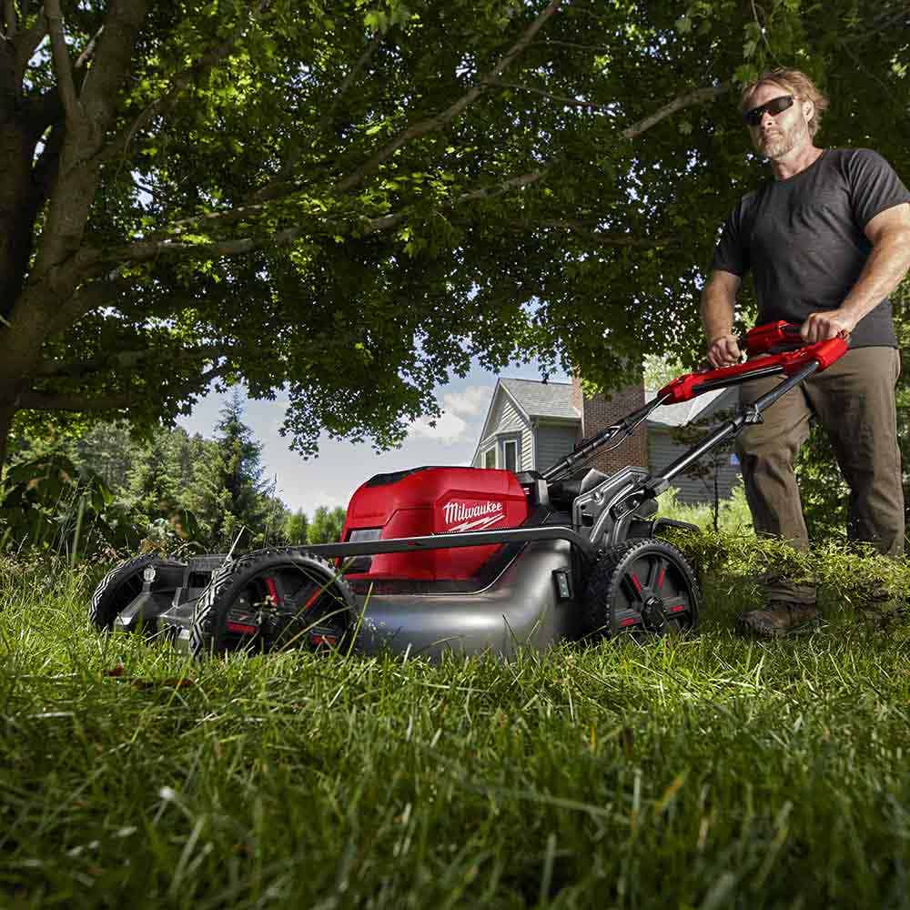 MILWAUKEE 18V FUEL™ 533mm (21") Self-Propelled Dual Battery Lawn Mower Skin M18F2LM210