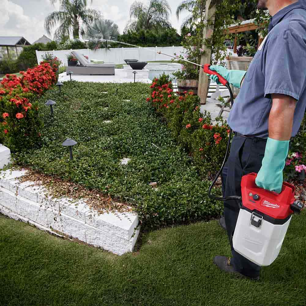 MILWAUKEE 12V 7L Handheld Chemical Sprayer Skin M12BHCS7L0