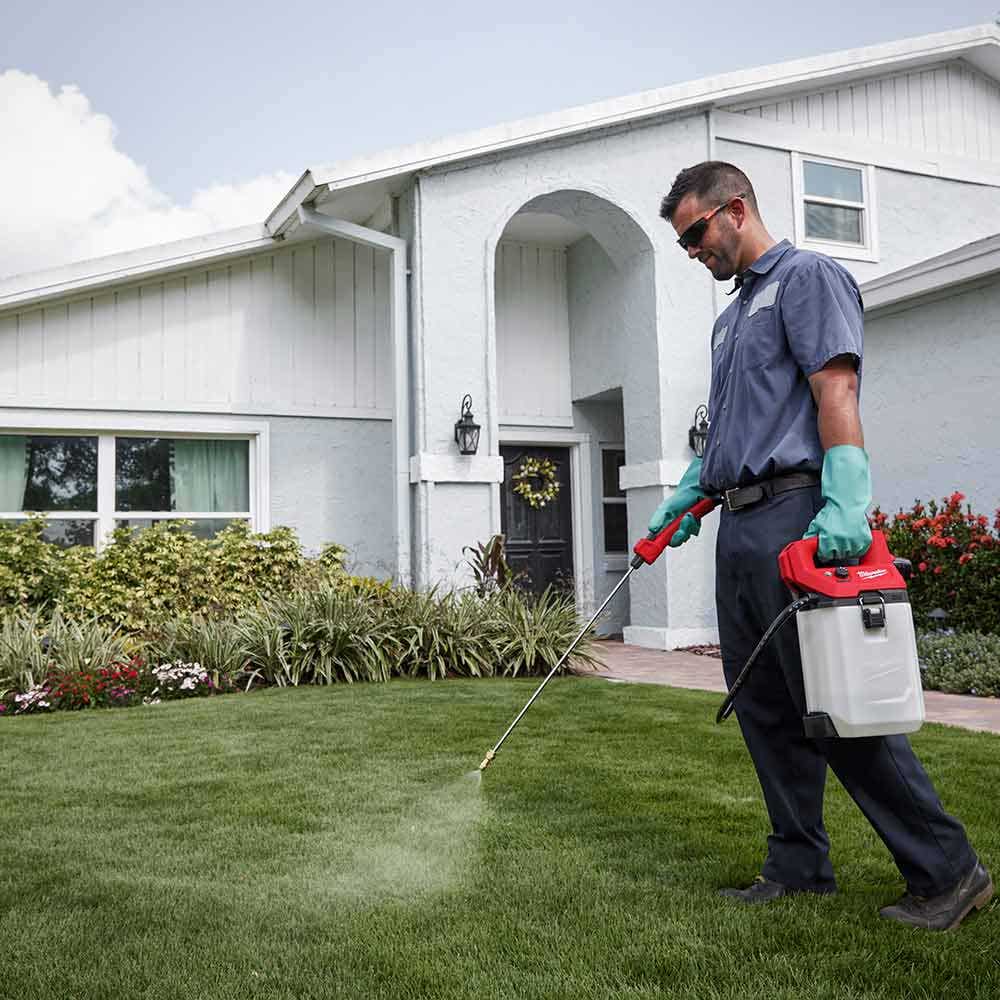 MILWAUKEE 12V 7L Handheld Chemical Sprayer Skin M12BHCS7L0