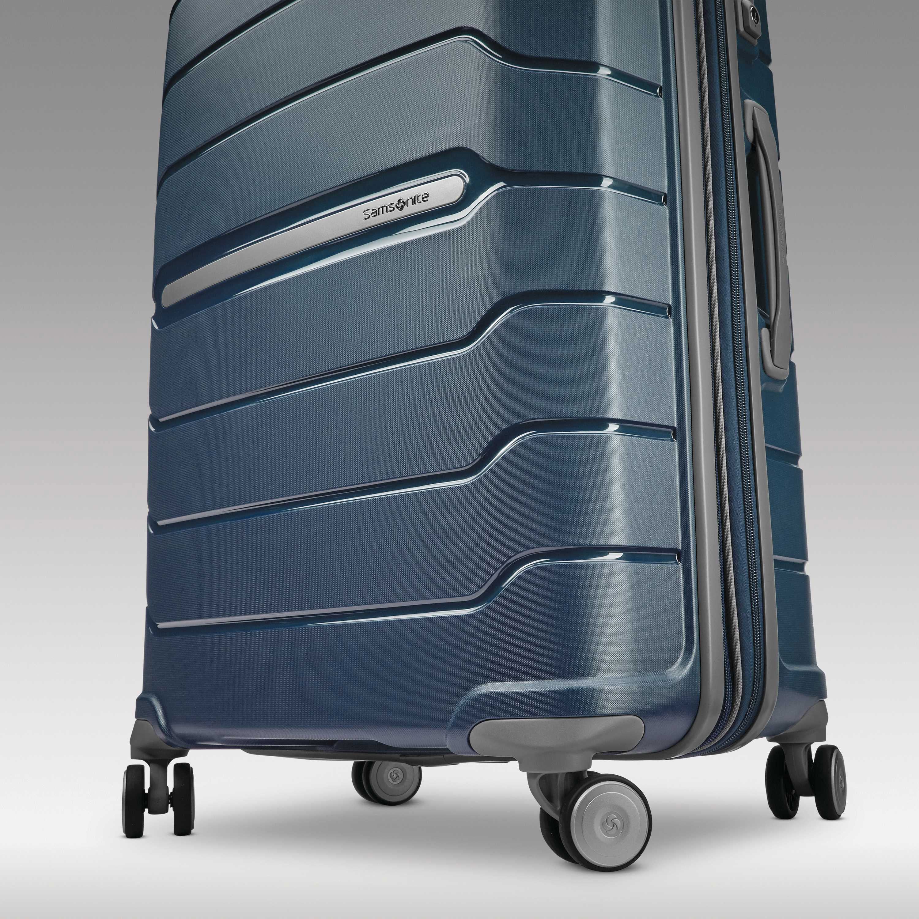 SAMSONITE FREEFORM LARGE SPINNER