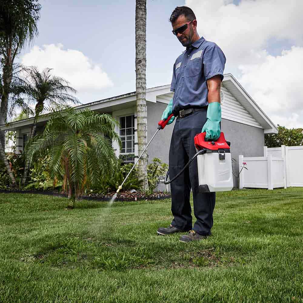 MILWAUKEE 12V 7L Handheld Chemical Sprayer Skin M12BHCS7L0