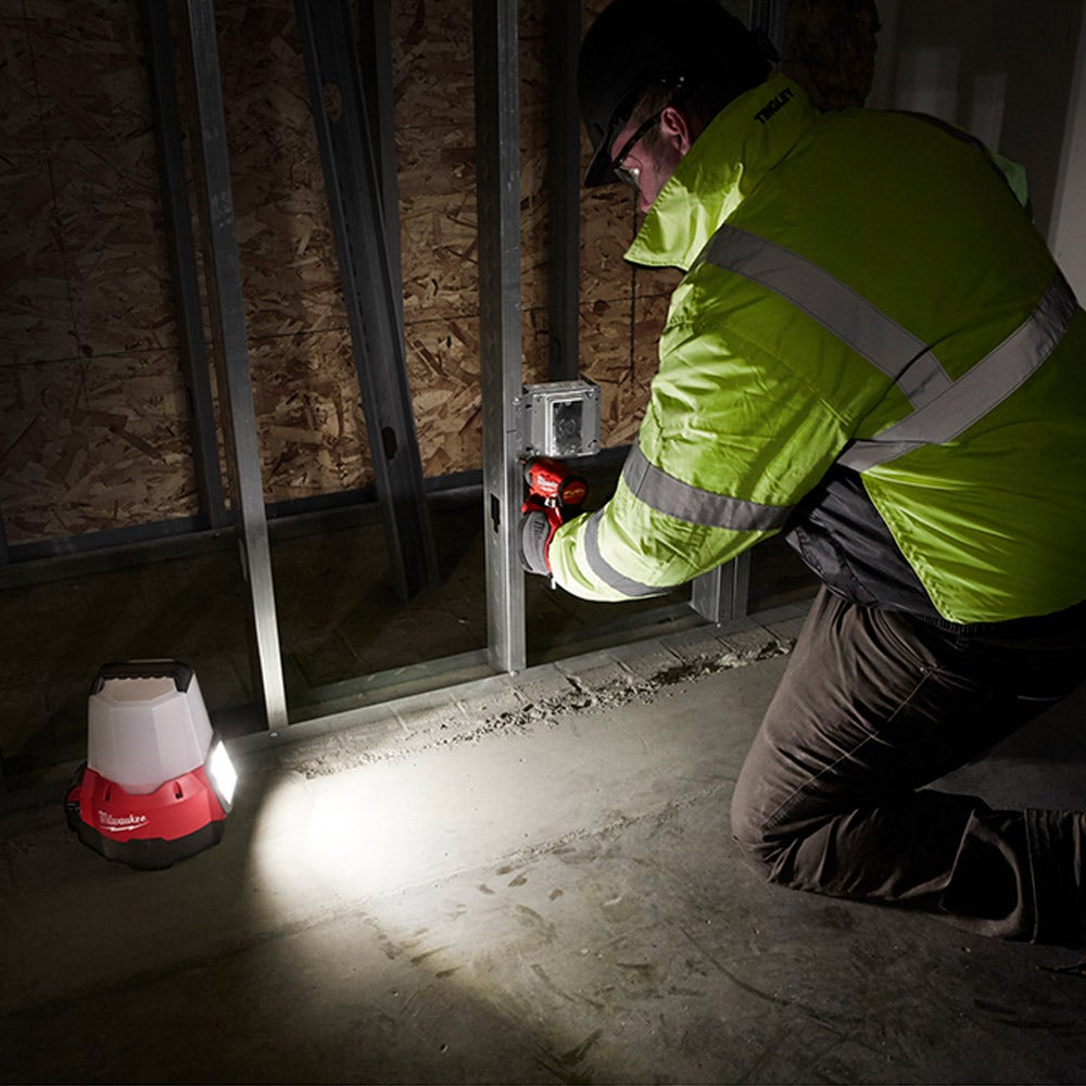 MILWAUKEE 18V Compact Site Light w. Flood Mode M18TAL-0