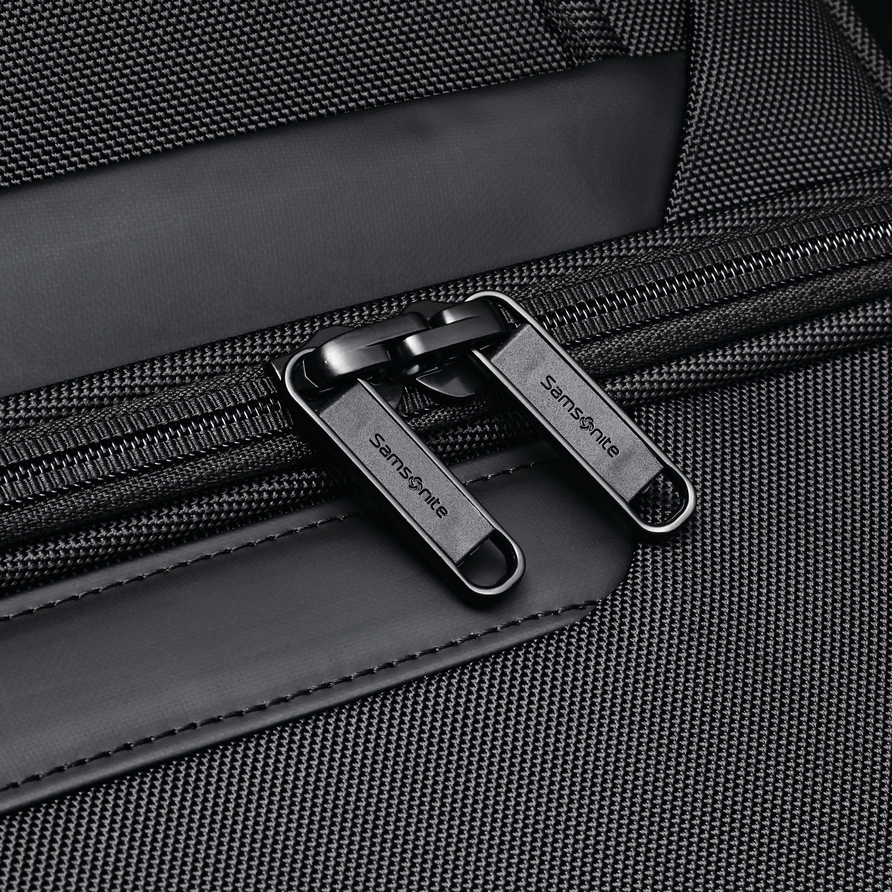 SAMSONITE ARMAGE II WHEELED SPLIT DUFFEL