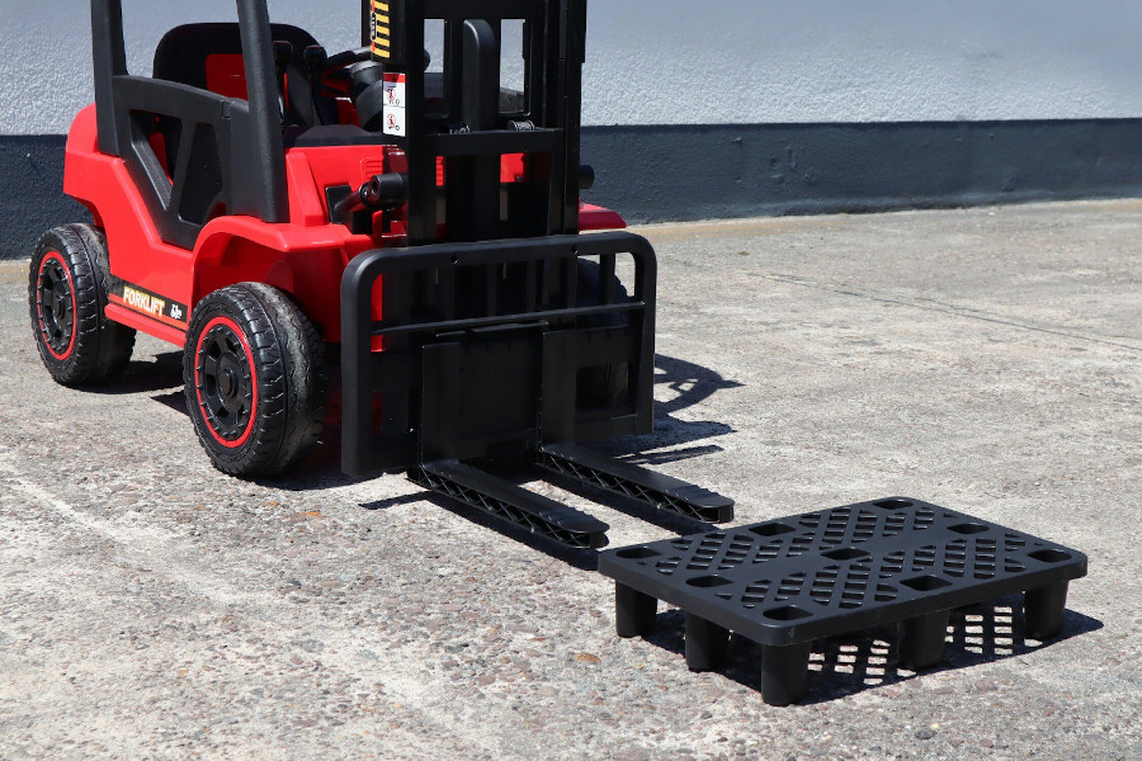 TPFLiving electric children's car forklift - motor: 2 x 12 V - battery: 1 x 12 Volt/7Ah, load capacity 40 kg, children's car - electric car with seat belt