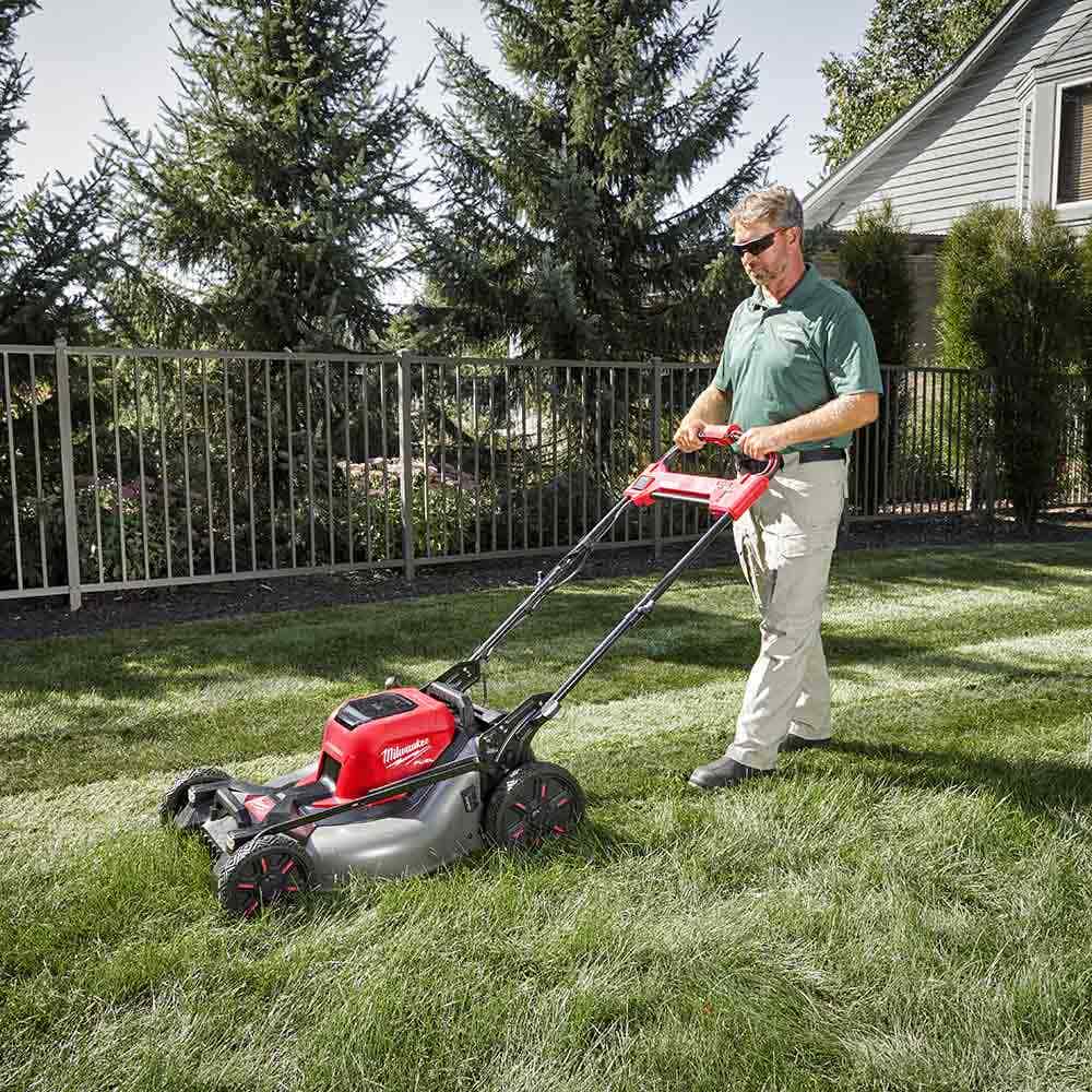 MILWAUKEE 18V FUEL™ 533mm (21") Self-Propelled Dual Battery Lawn Mower Skin M18F2LM210