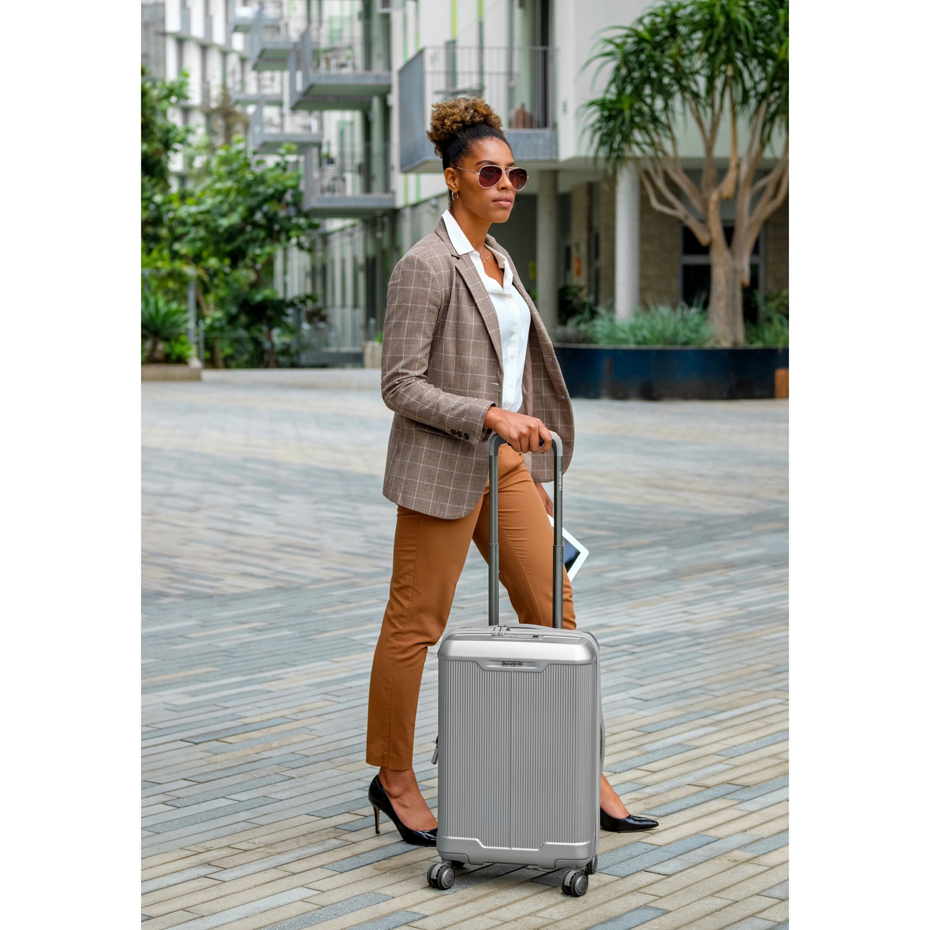 SAMSONITE SILHOUETTE 17 CARRY-ON HARDSIDE SPINNER