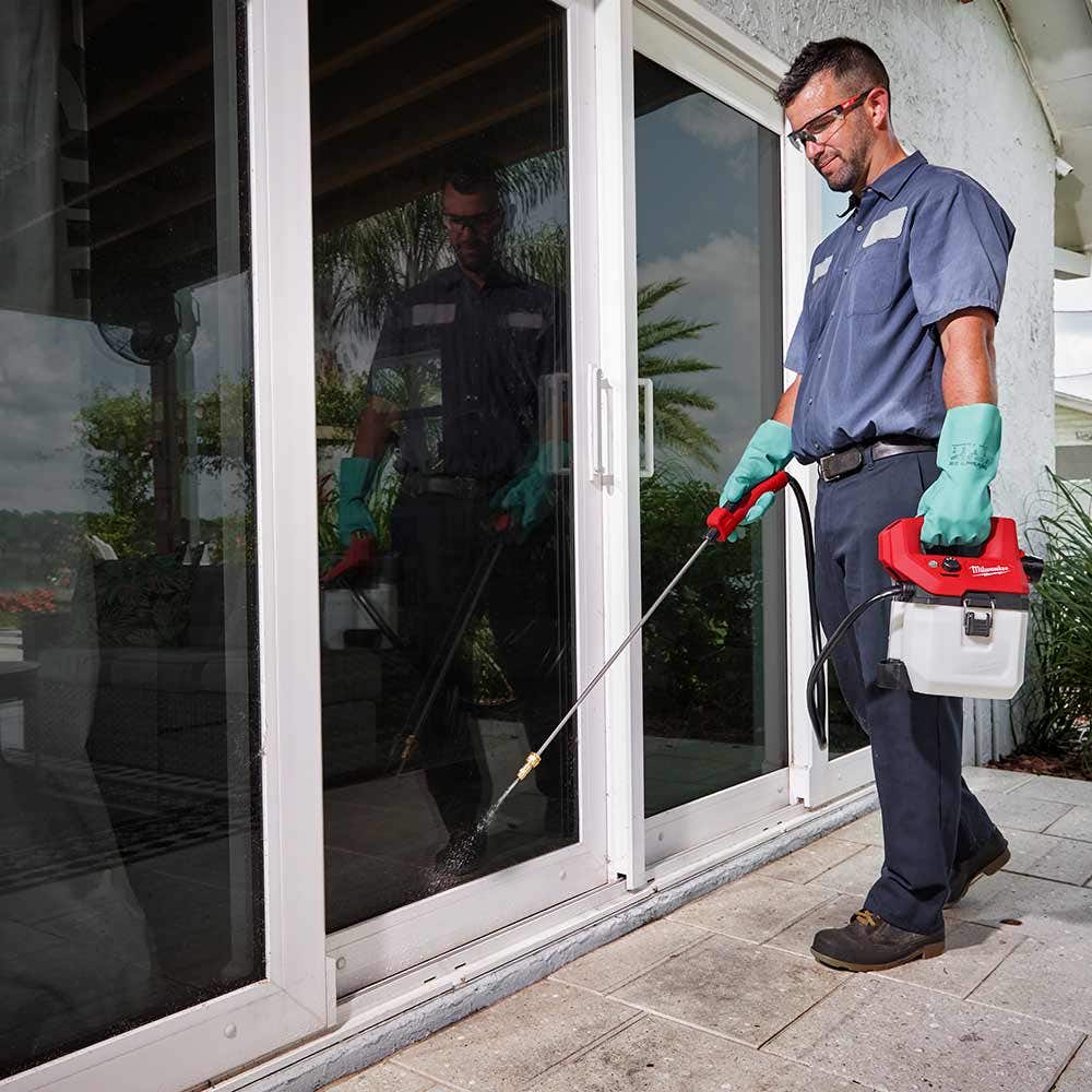 MILWAUKEE 12V 4L Handheld Chemical Sprayer Skin M12BHCS4L0