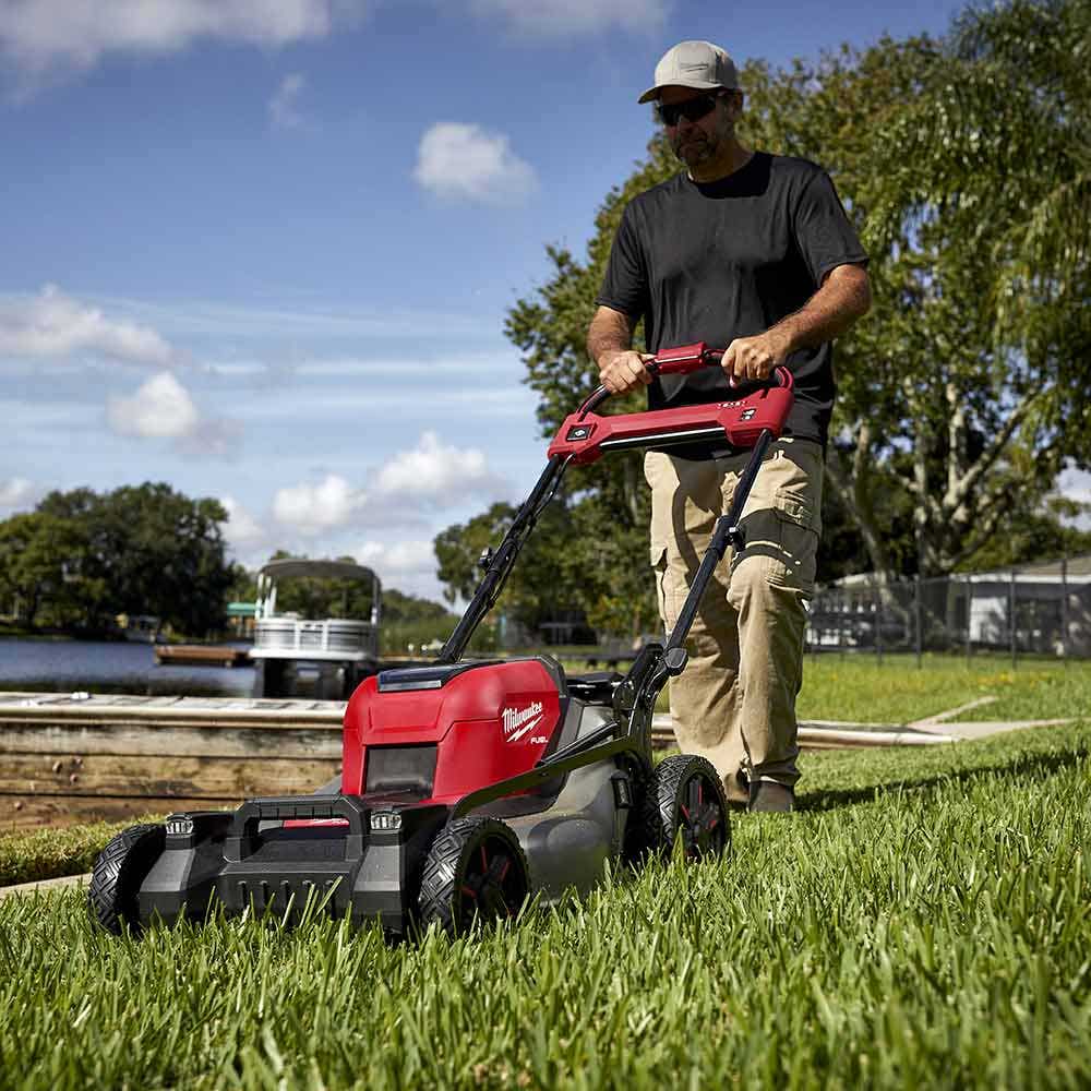 MILWAUKEE 18V FUEL™ 533mm (21") Self-Propelled Dual Battery Lawn Mower Skin M18F2LM210