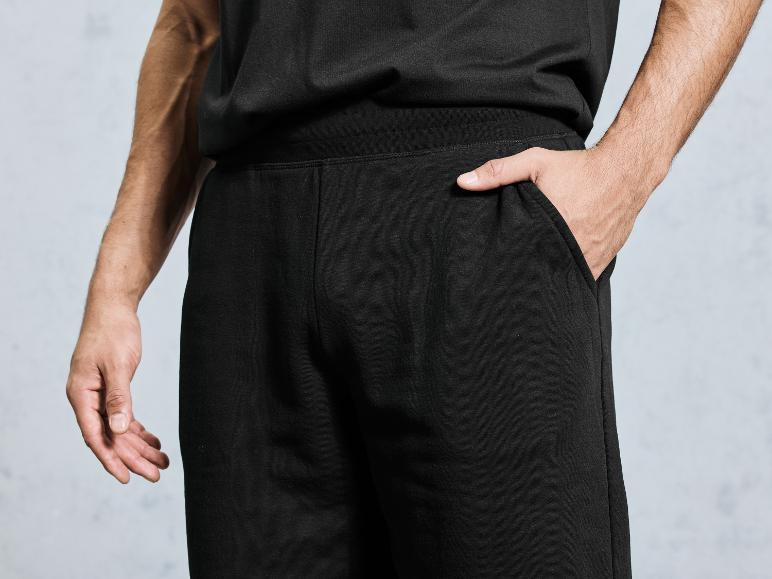 CRIVIT Herren Sweatshorts mit angerauter Innenseite und HeiQ Mint