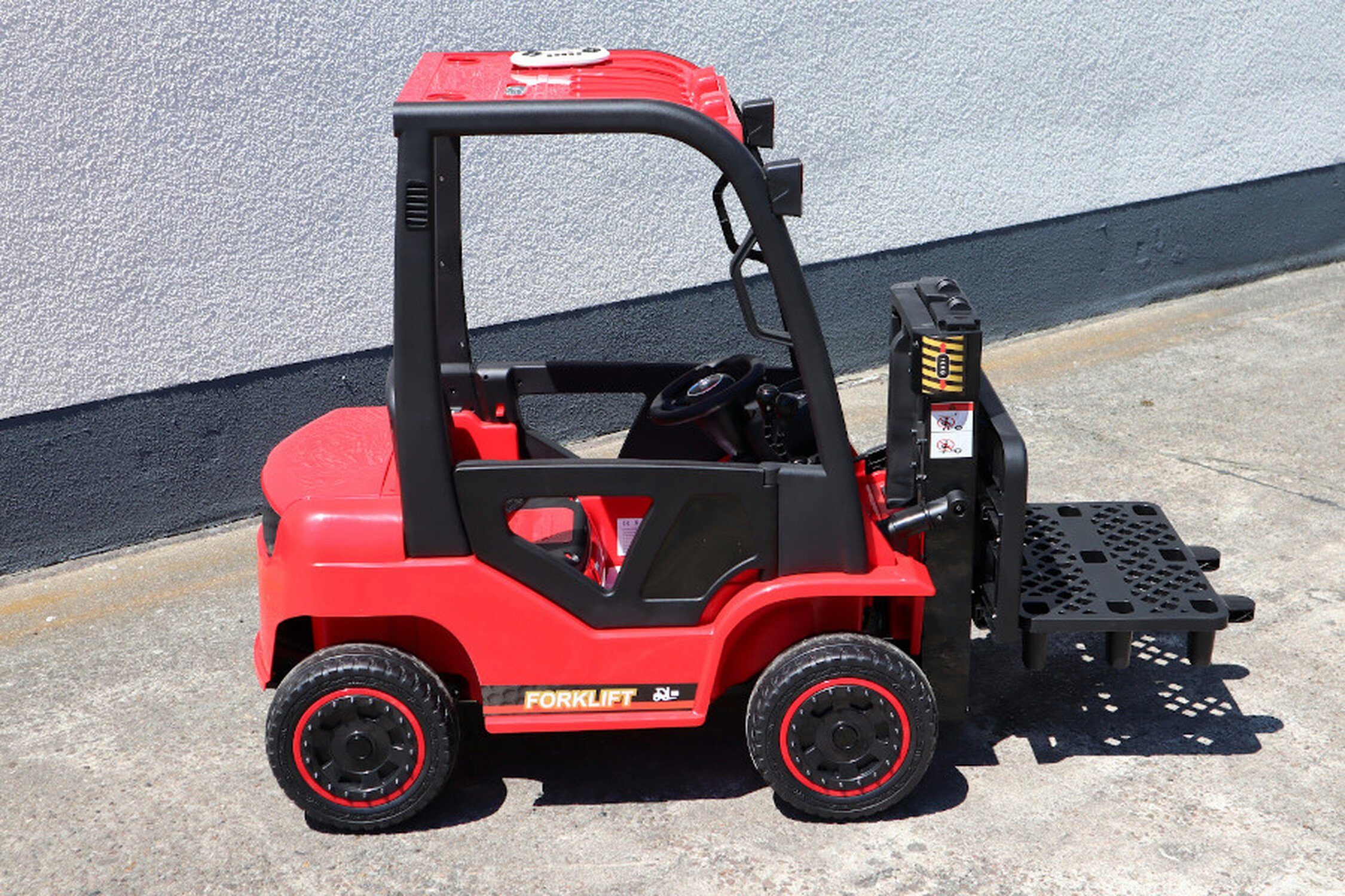 TPFLiving electric children's car forklift - motor: 2 x 12 V - battery: 1 x 12 Volt/7Ah, load capacity 40 kg, children's car - electric car with seat belt