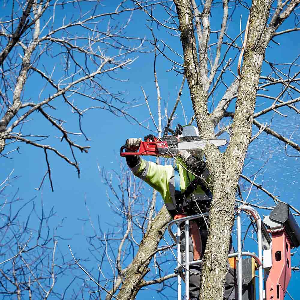 MILWAUKEE 18V FUEL™ 356mm Chainsaw Skin M18FCHS140