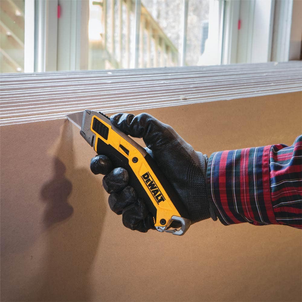 DEWALT Premium Retractable Utility Knife w. 5 Blades DWHT10295
