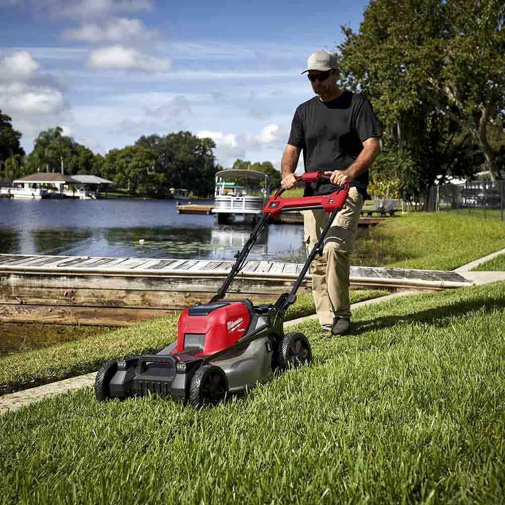 MILWAUKEE 18V FUEL™ 533mm (21") Self-Propelled Dual Battery Lawn Mower Skin M18F2LM210