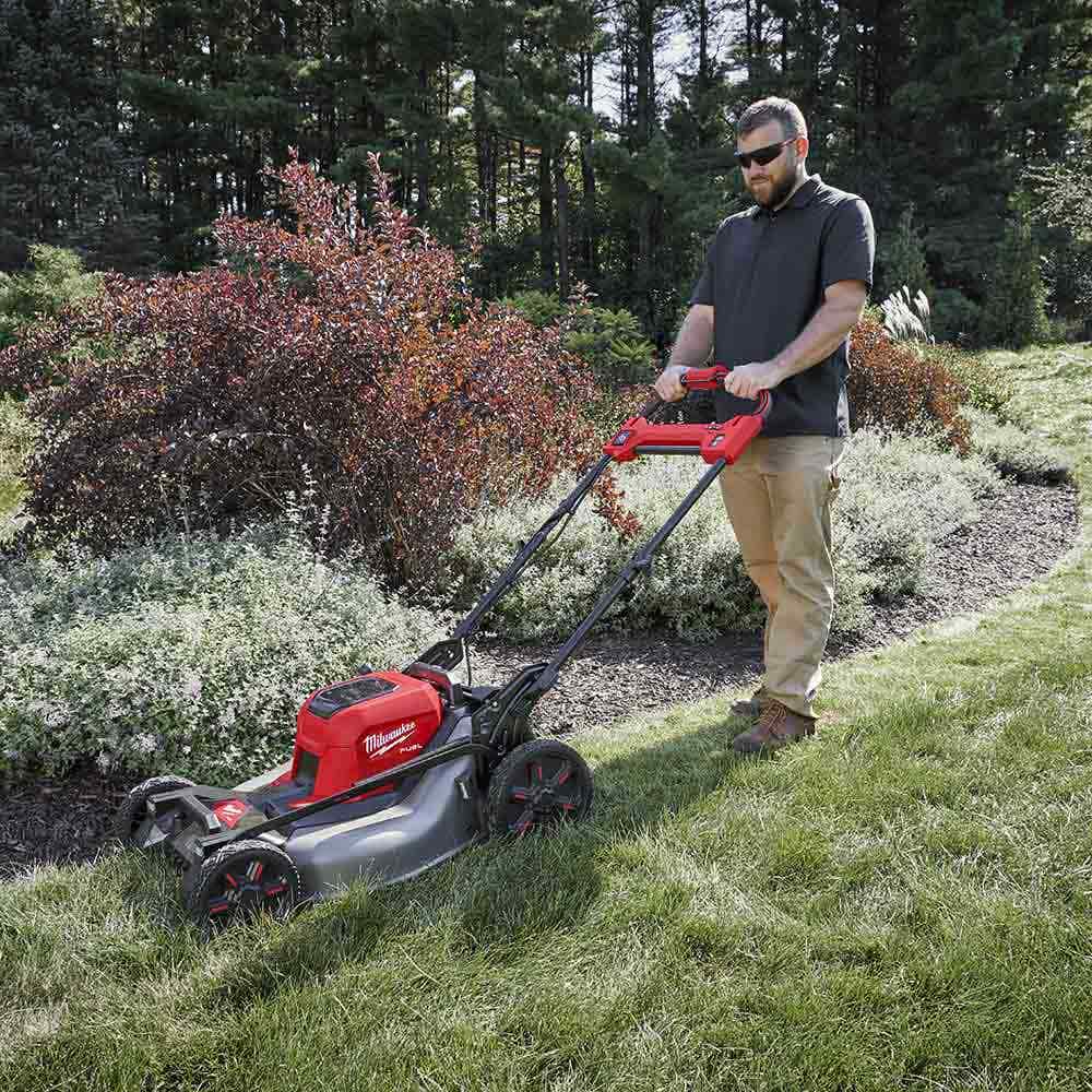 MILWAUKEE 18V FUEL™ 533mm (21") Self-Propelled Dual Battery Lawn Mower Skin M18F2LM210