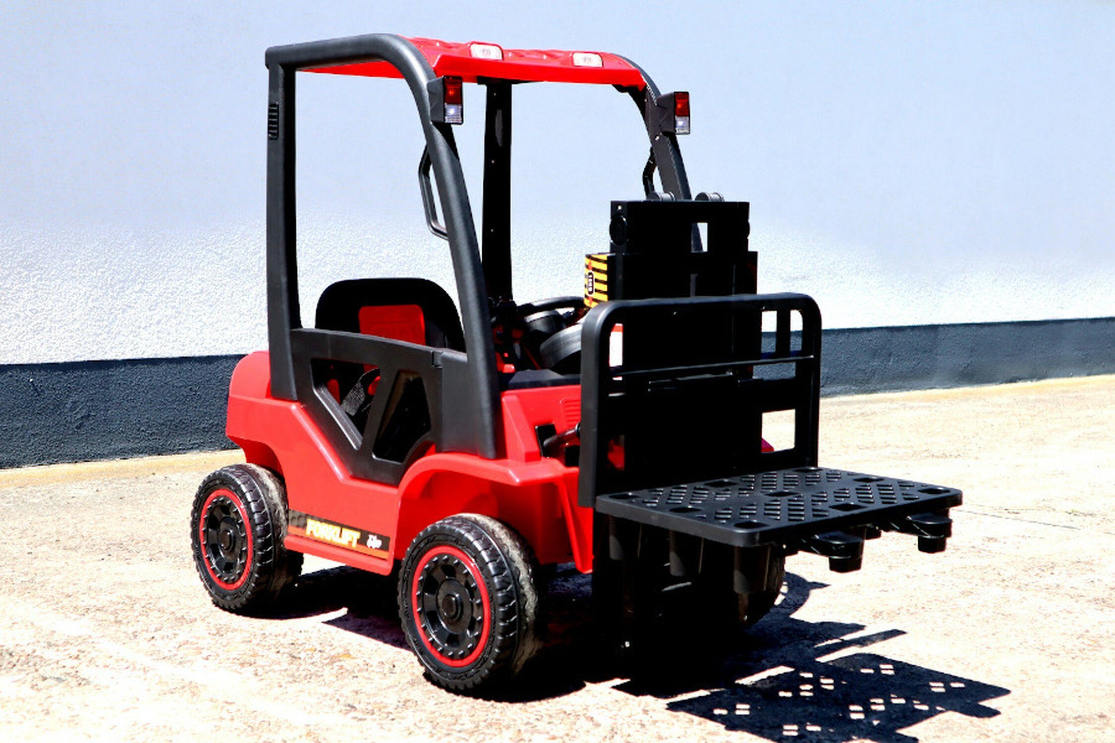 TPFLiving electric children's car forklift - motor: 2 x 12 V - battery: 1 x 12 Volt/7Ah, load capacity 40 kg, children's car - electric car with seat belt