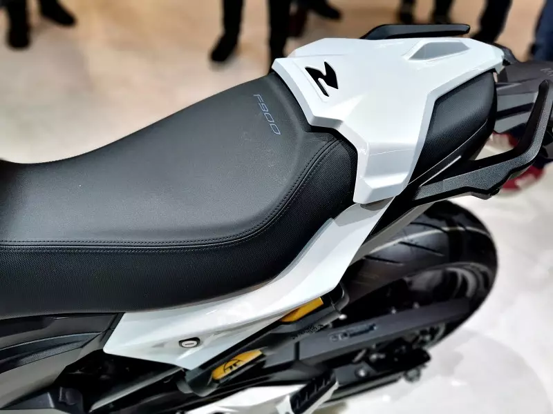 BMW Set cover pillion seat (passenger seat) + Fasterners (HOCKENHEIM-SILVER) - F900R (K83)