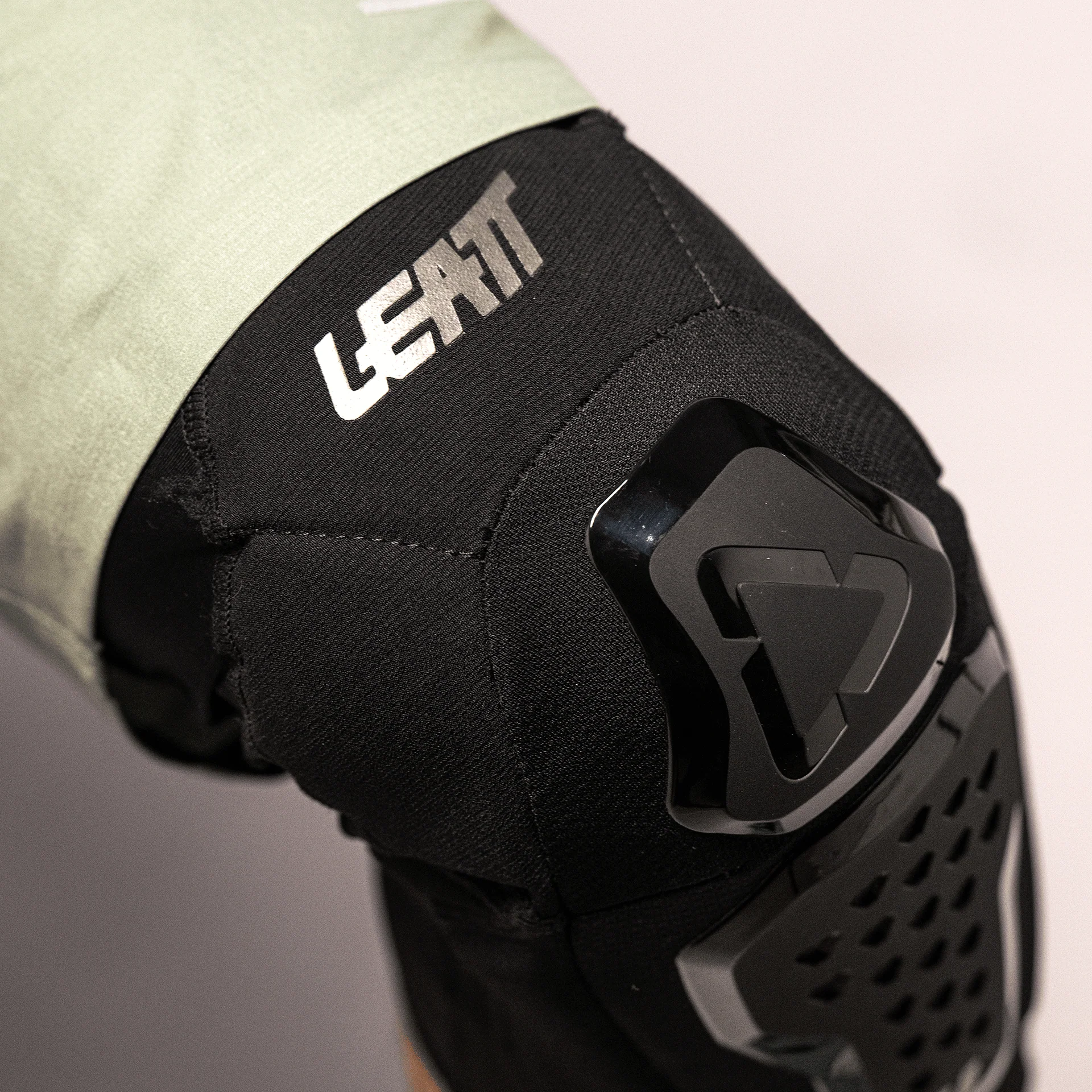 Knee Guard 6.0 Evo EXT