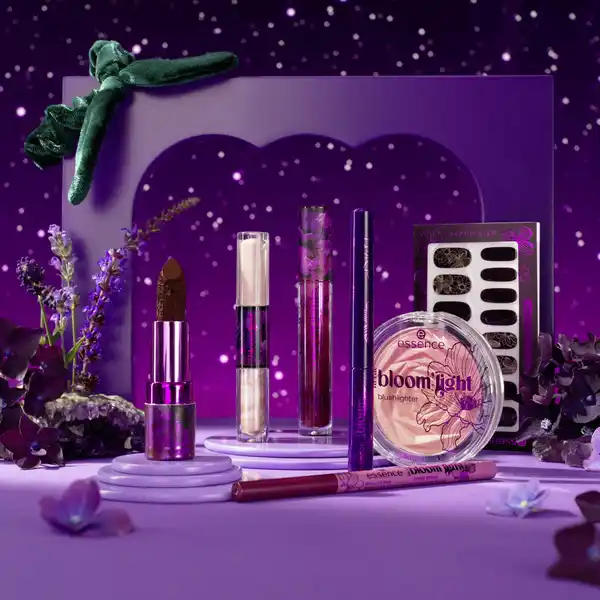 In the bloom'light gel-effect nail foils 01 Moonflowers Are My Favorite