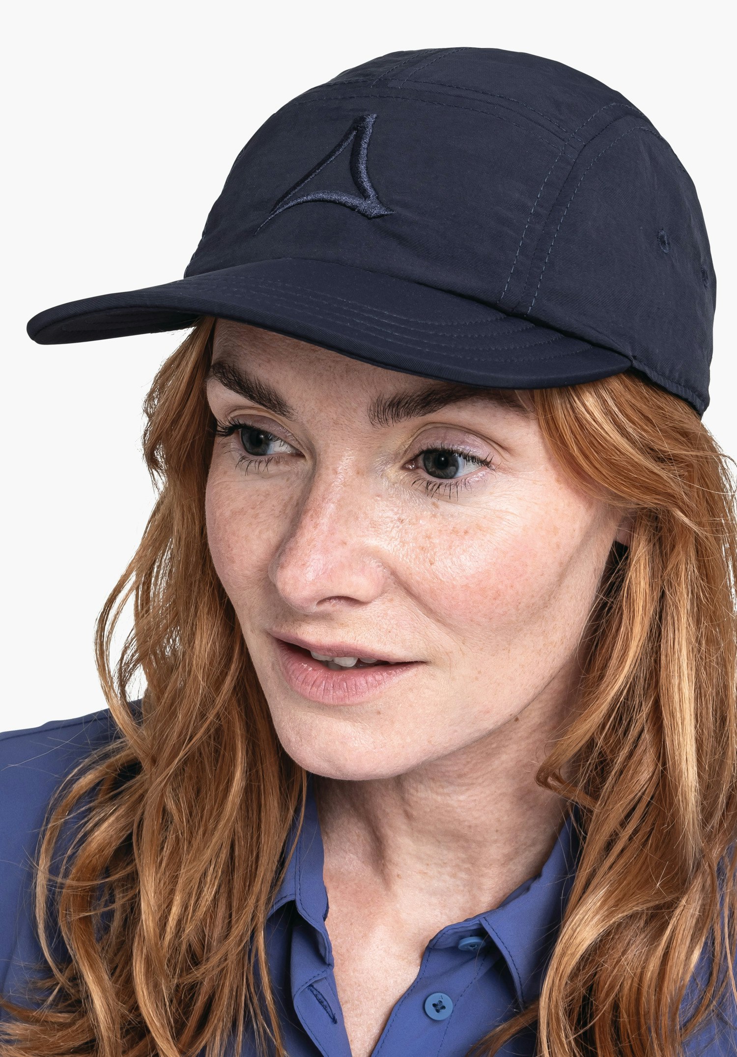 Strapback cap with flat peak