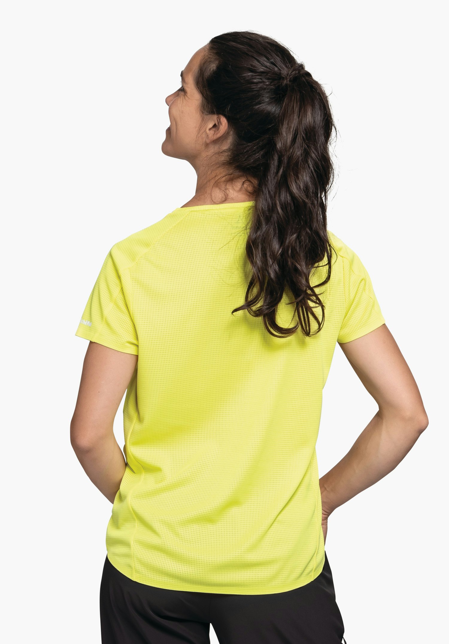Hiking shirt with frictionless shoulders