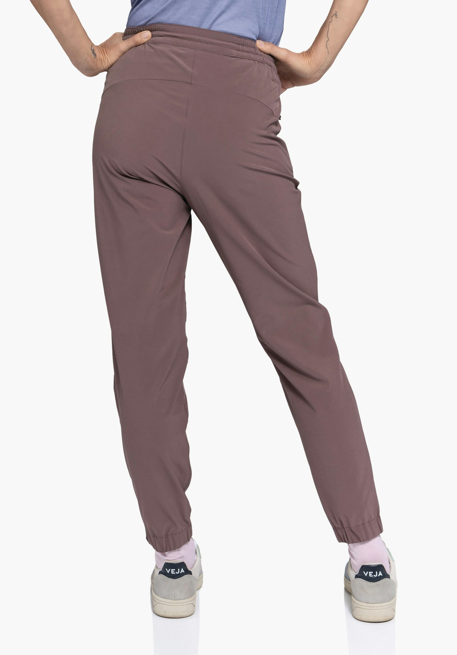 Comfortable & water repellent casual pants